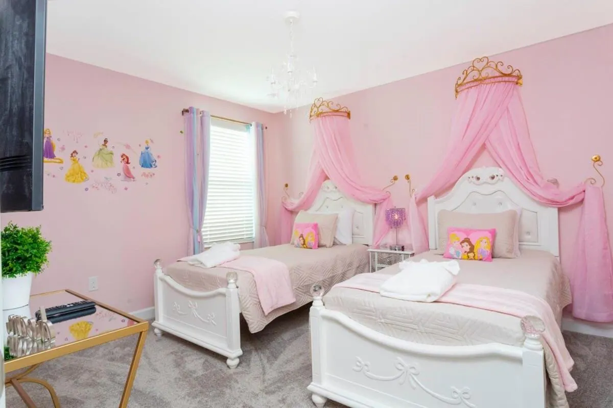 Bed in Joyful 8Bd Single Family w Pool @Champions Gate 9262