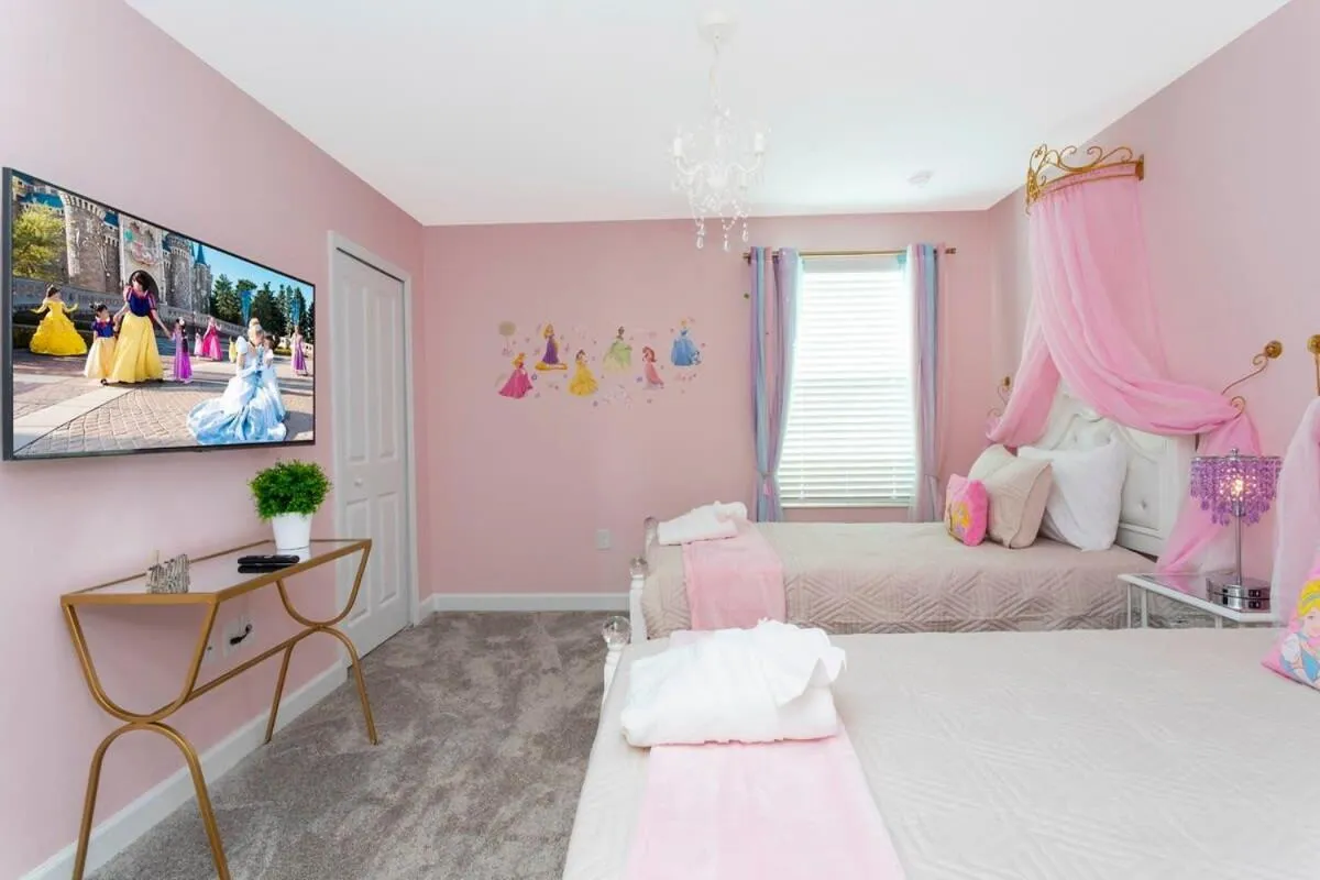 Bed in Joyful 8Bd Single Family w Pool @Champions Gate 9262