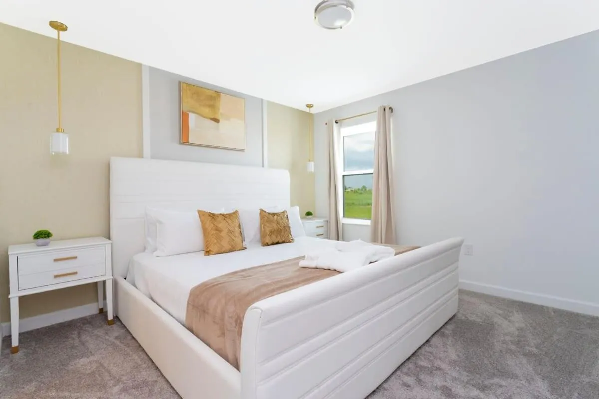 Bed in Joyful 8Bd Single Family w Pool @Champions Gate 9262