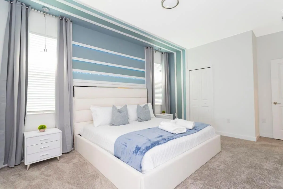 Bed in Joyful 8Bd Single Family w Pool @Champions Gate 9262