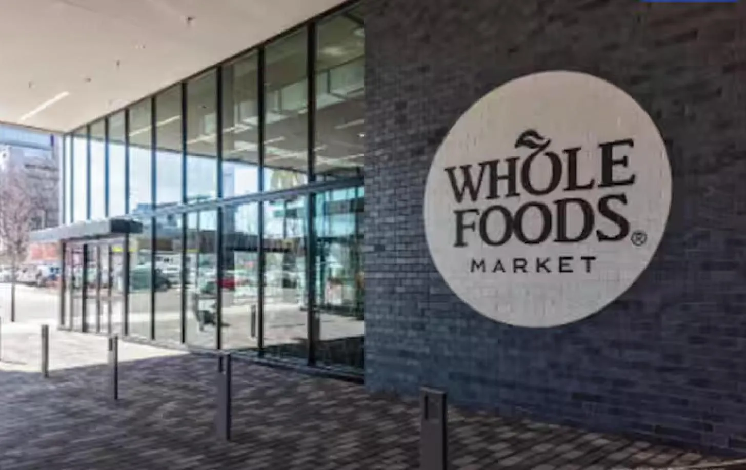 Neighbourhood in Music Row Retreat with Pool and Free Parking, Walk to Bars!