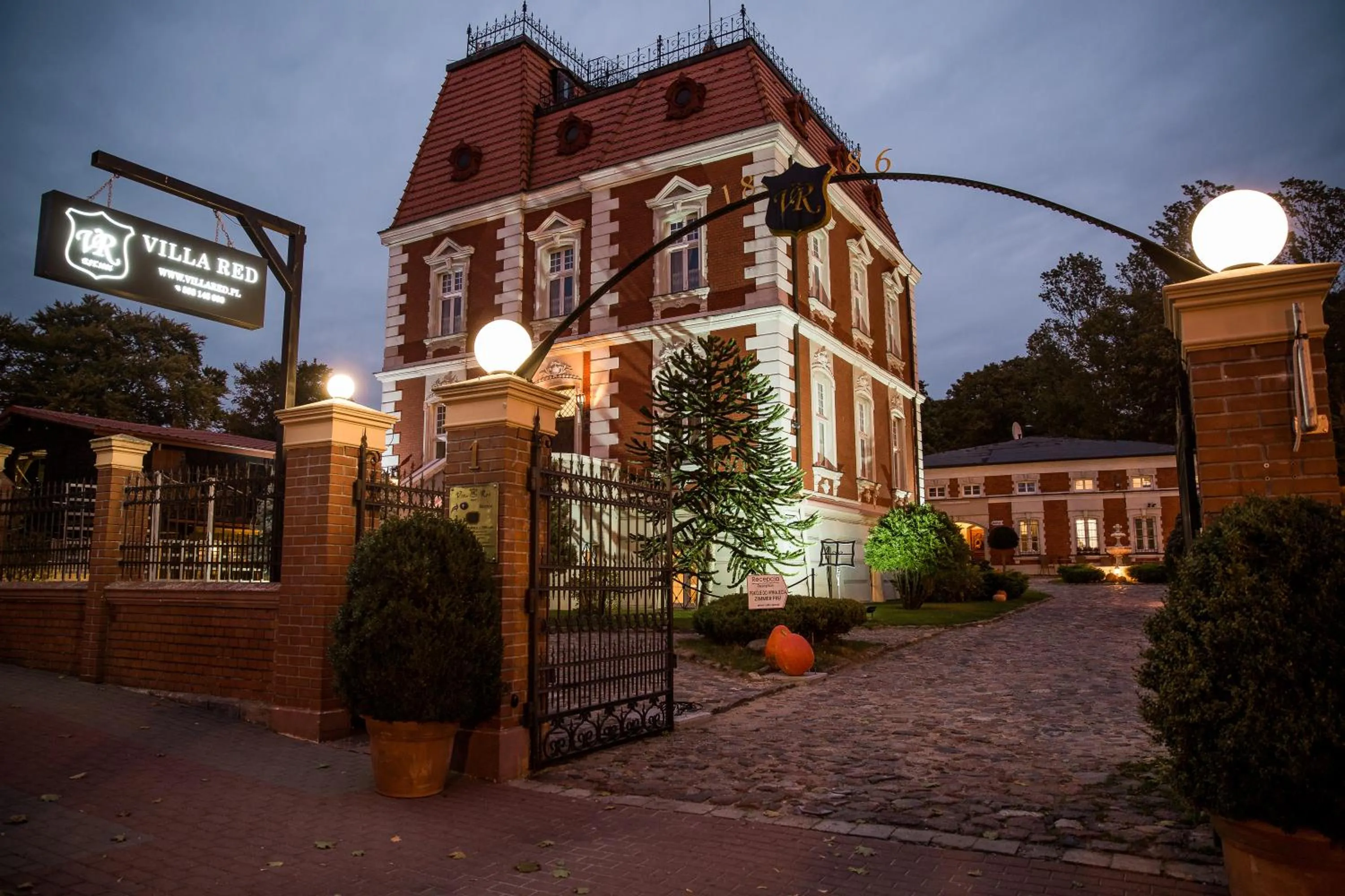 Facade/entrance in VILLA RED by COLUMBUS Ustka