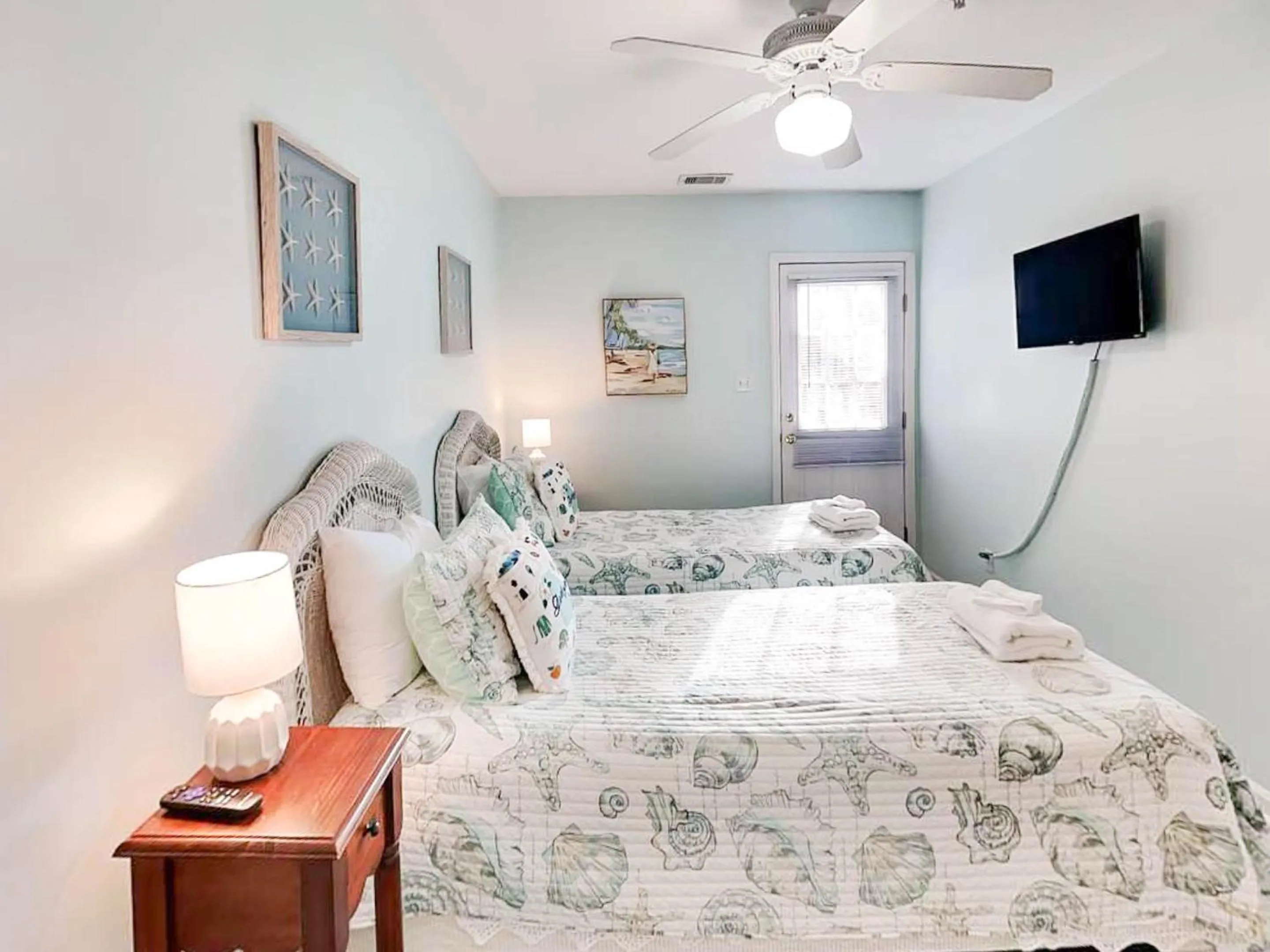 Bed in South Beach Ocean 4