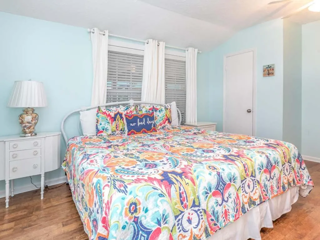Bed in Blue Crab Cottage