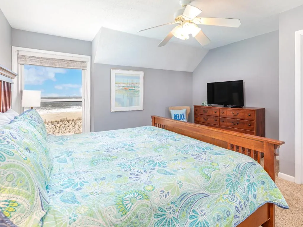 Bed in Tybee Lights 110C