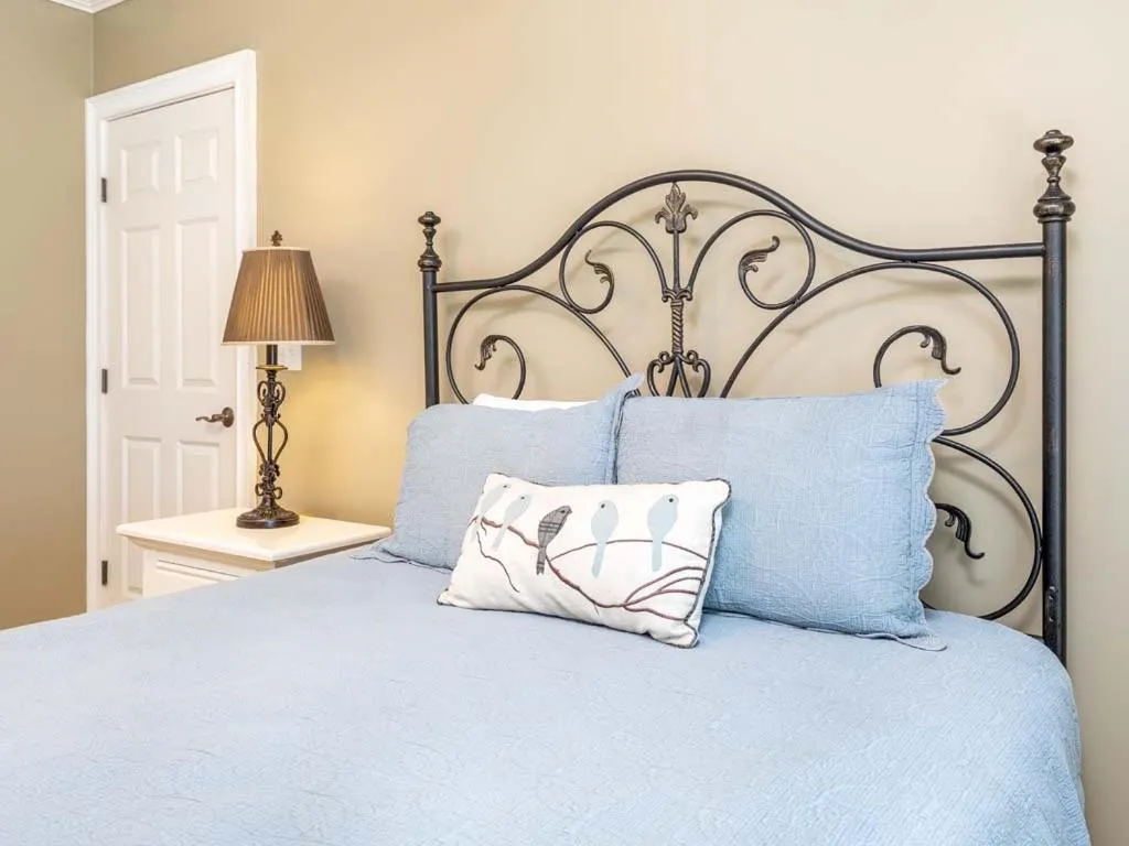 Bed in Silver Seas 301