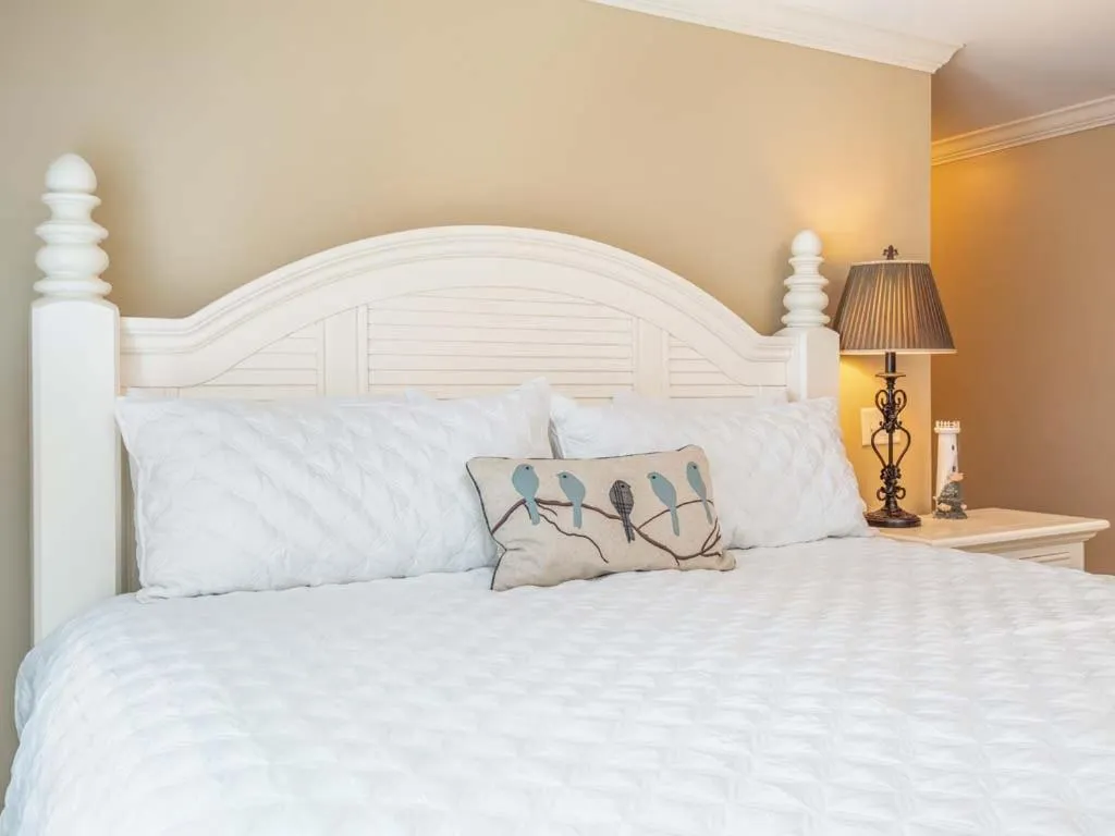 Bed in Silver Seas 301