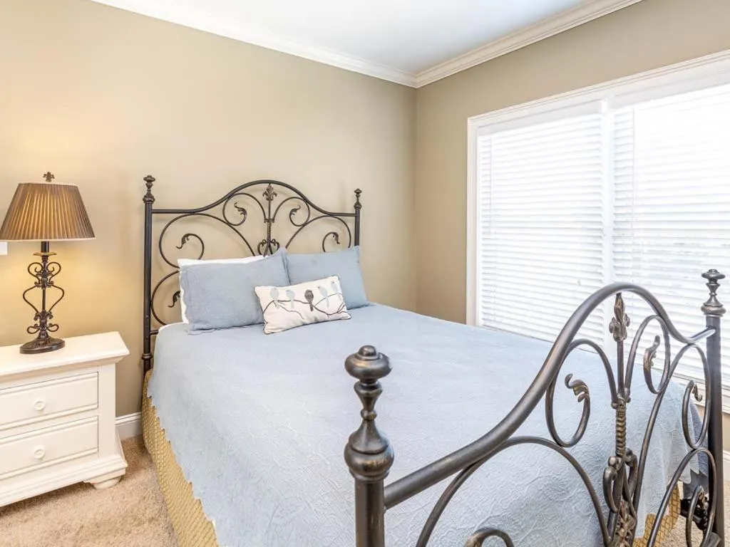 Bed in Silver Seas 301