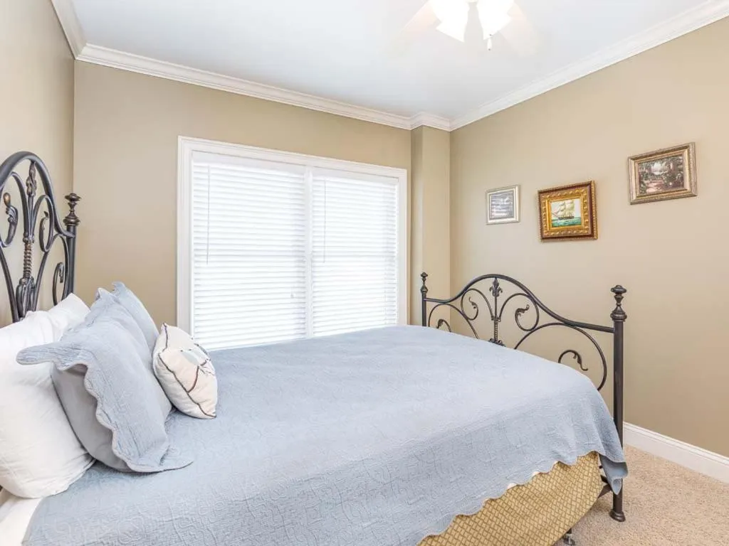 Bed in Silver Seas 301