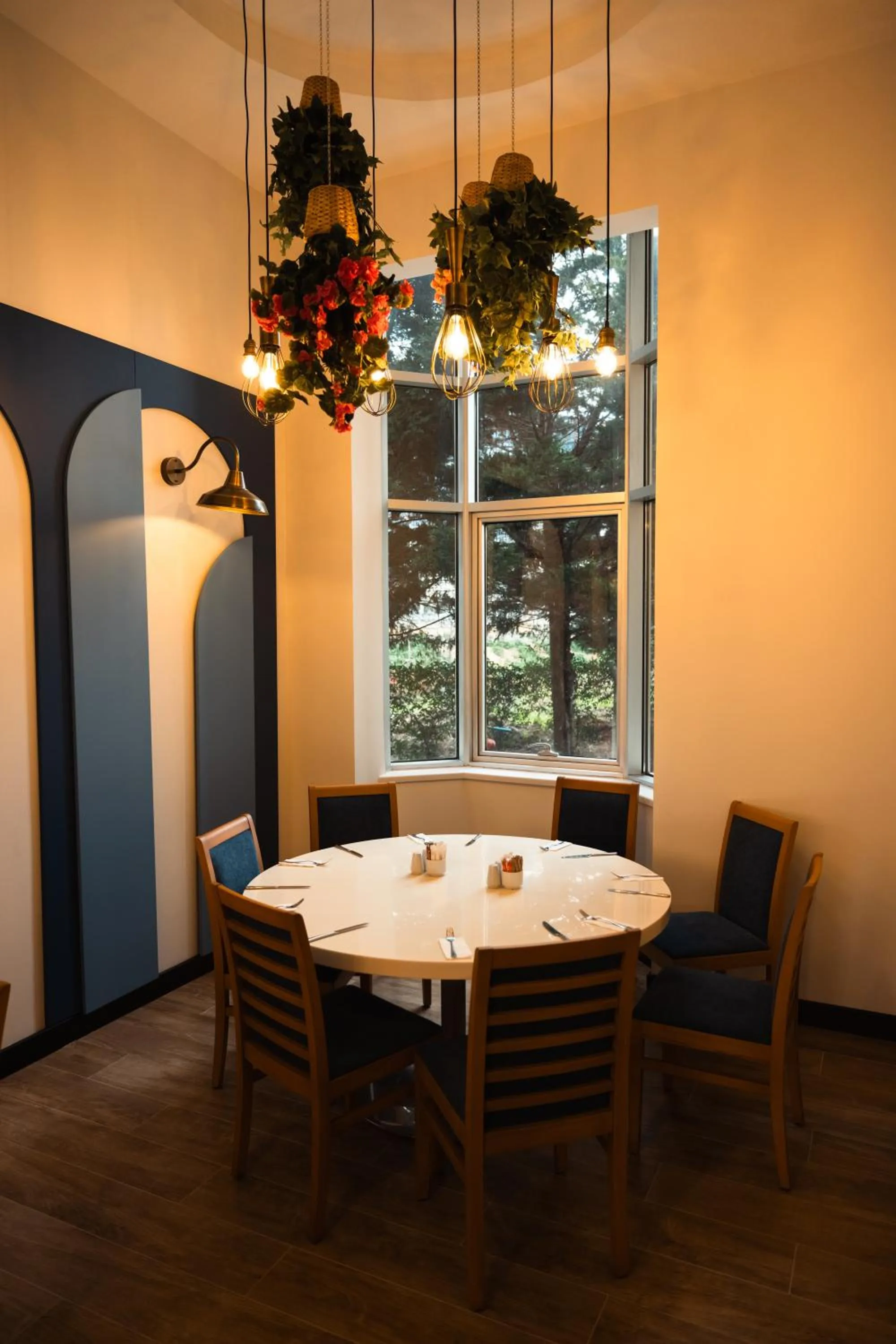 Restaurant/places to eat in WOW Airport Hotel