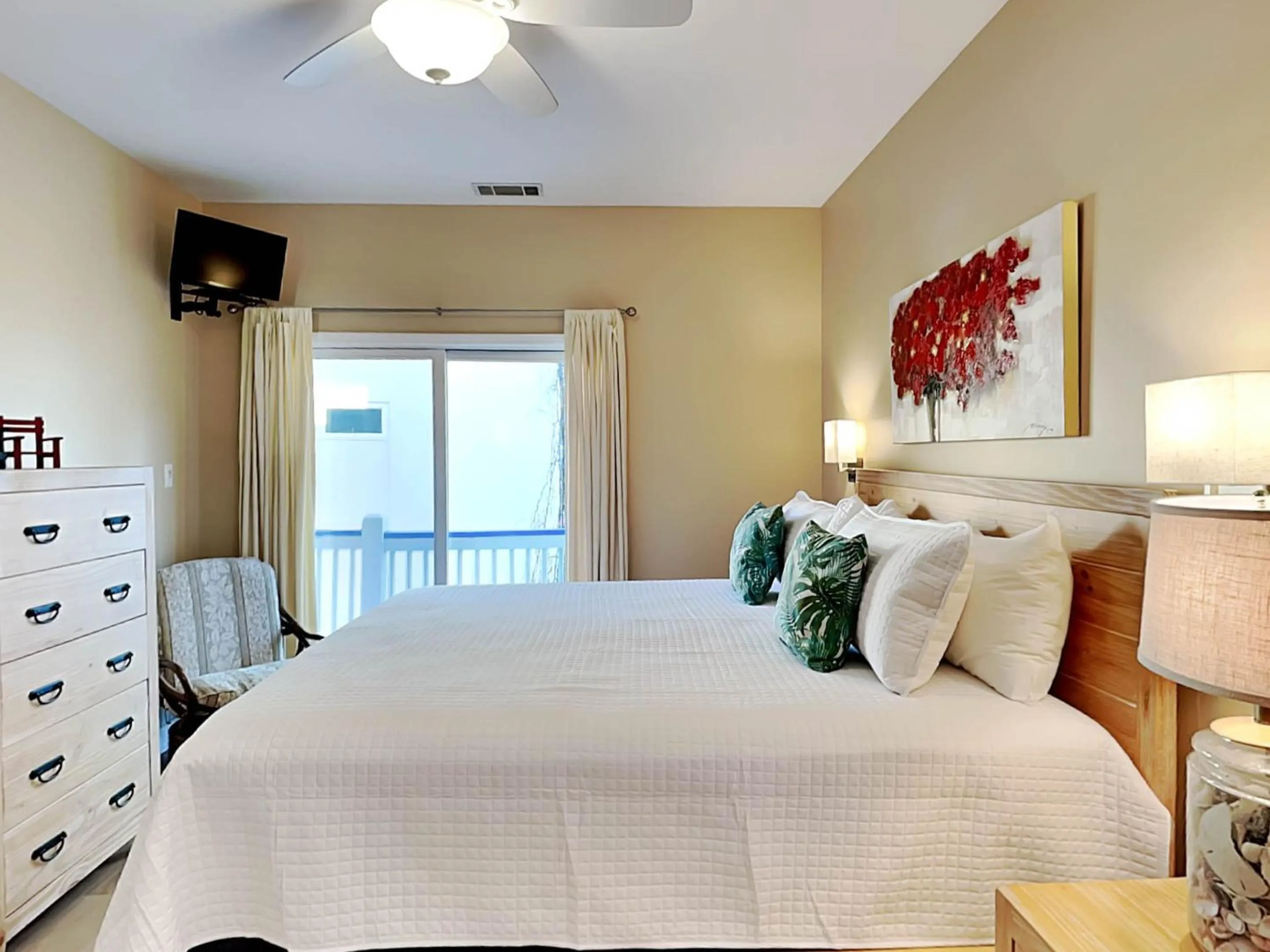 Bed in Tybee Sands 4A