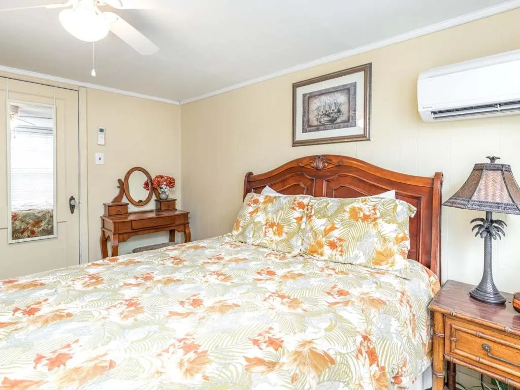 Bed in Kahuna Kabana