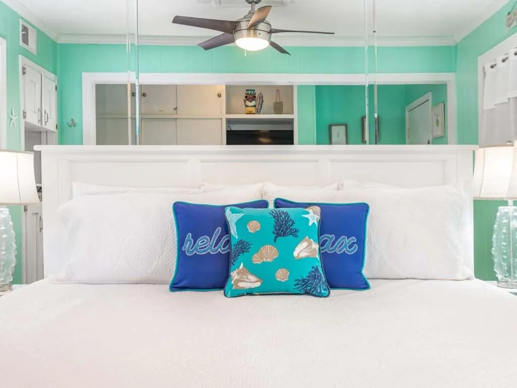 Bed in Beach Racquet A219