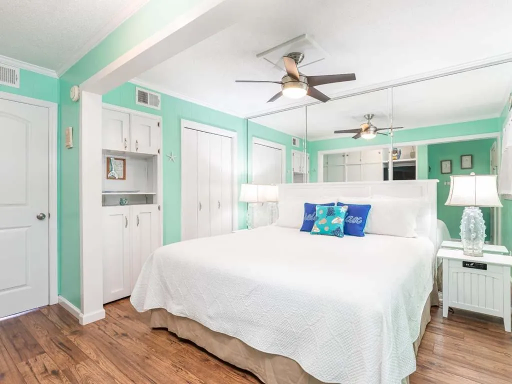 Bed in Beach Racquet A219