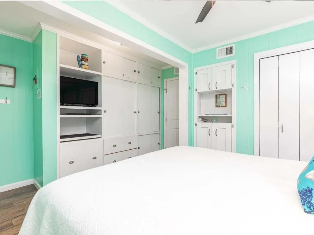 Bed in Beach Racquet A219