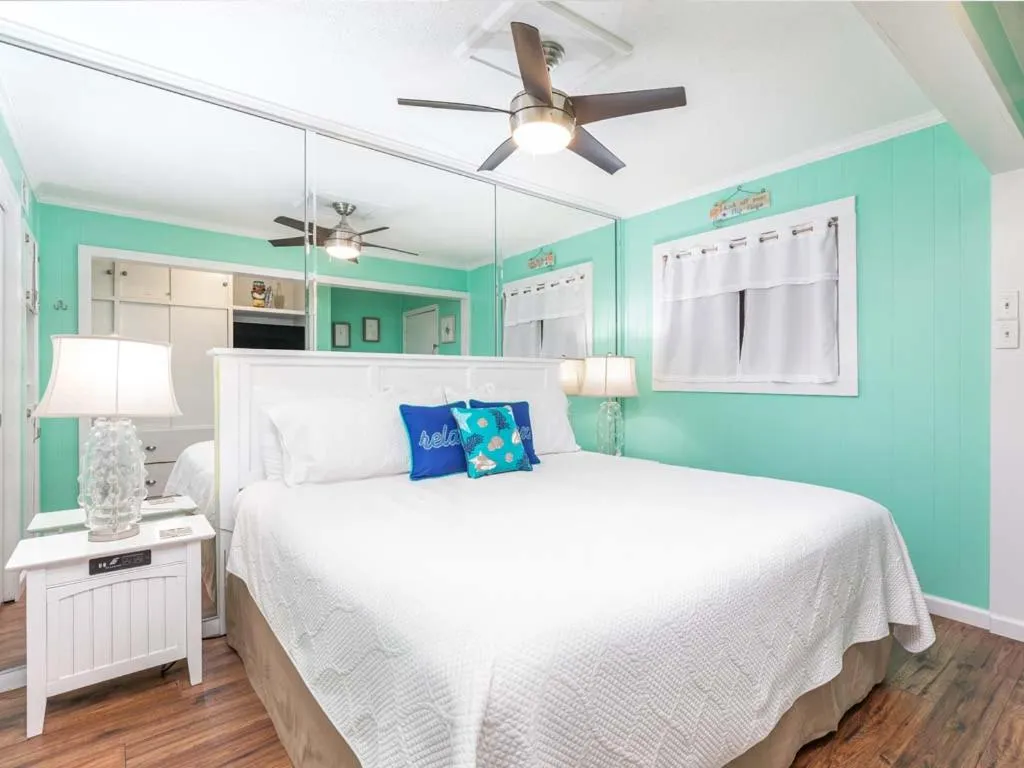 Bed in Beach Racquet A219