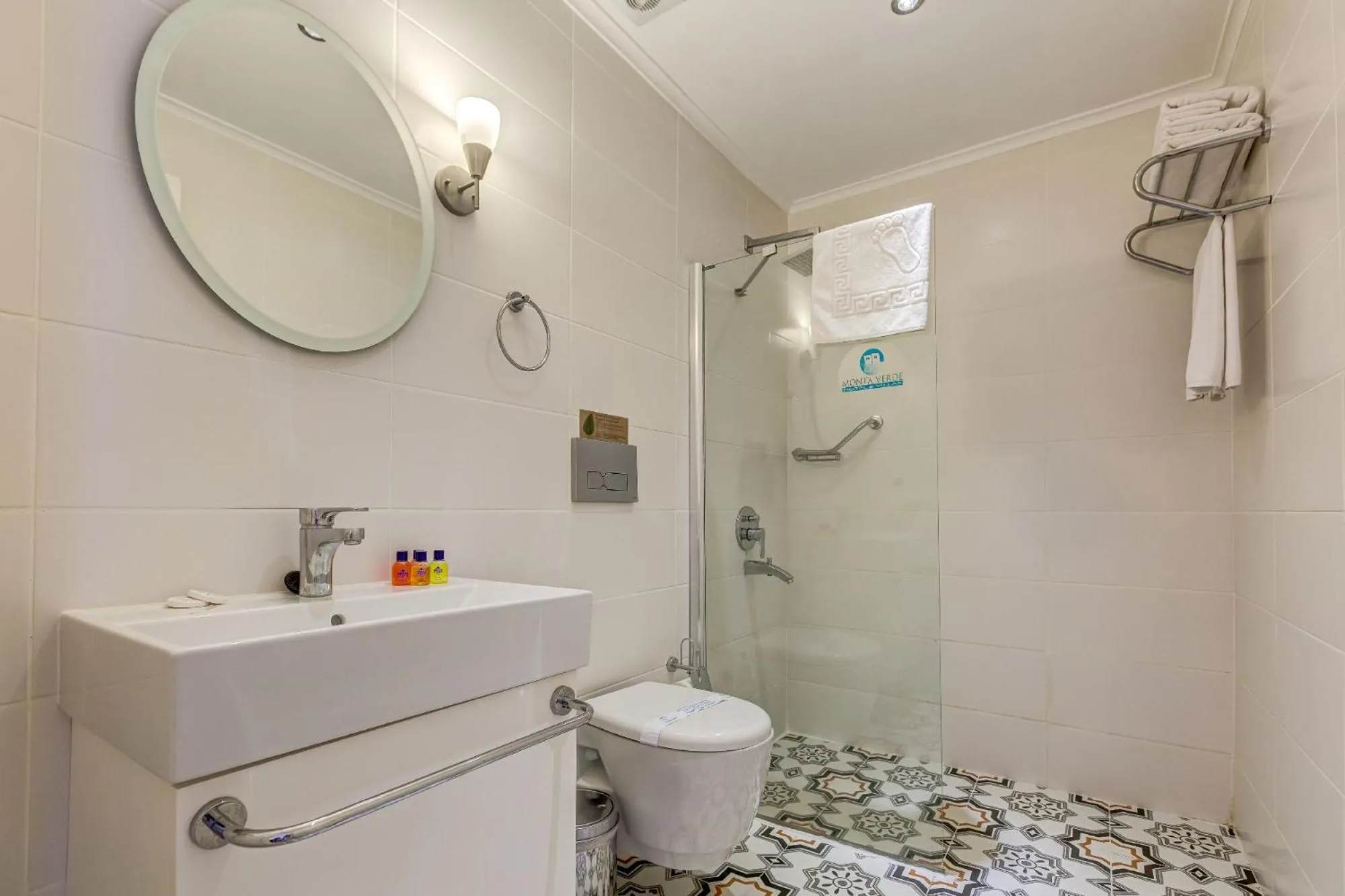 Shower in Monta Verde Hotel & Villas