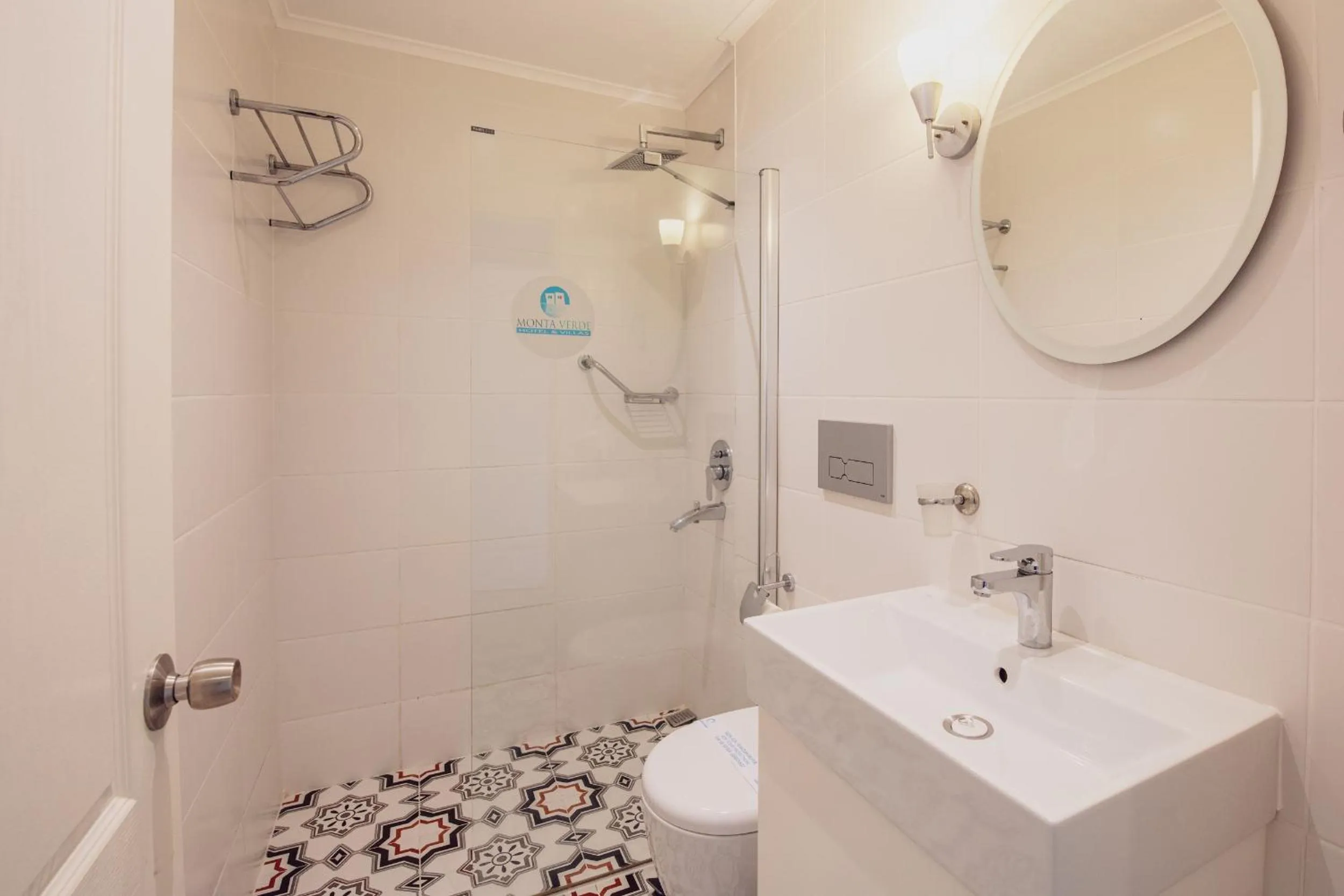 Shower in Monta Verde Hotel & Villas