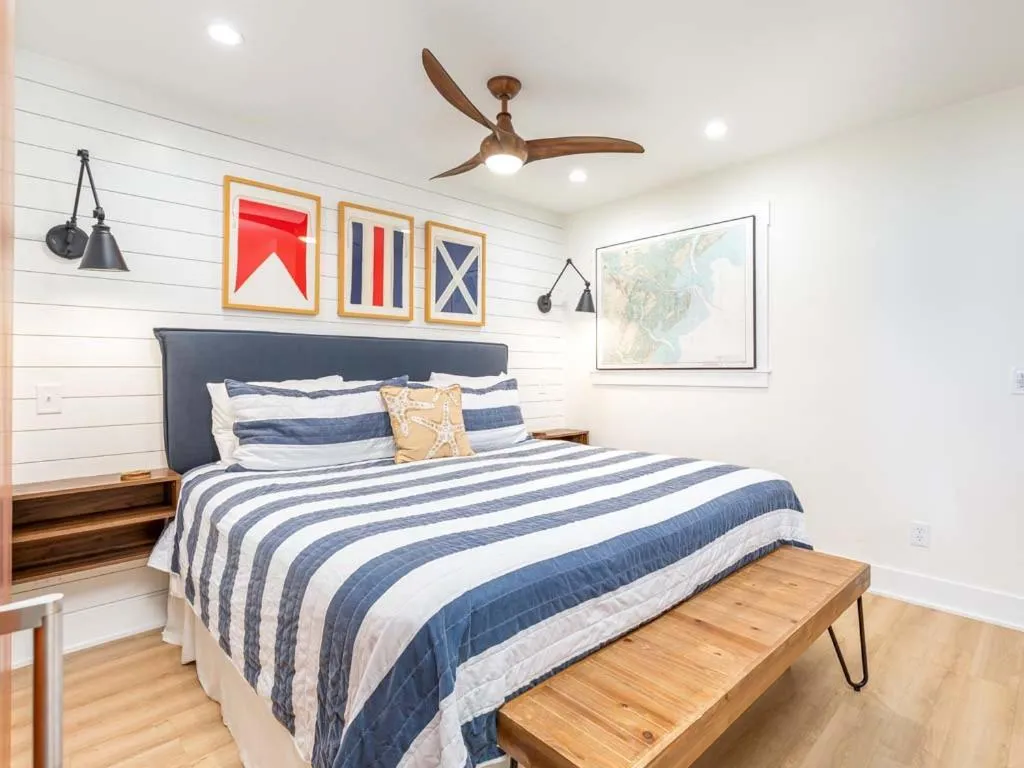 Bed in Beach Racquet A220