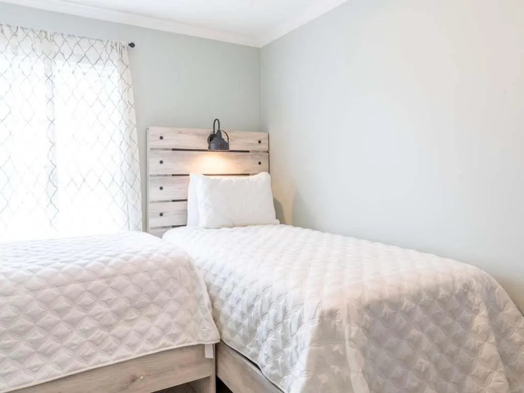 Bed in Dolphin Watch 4