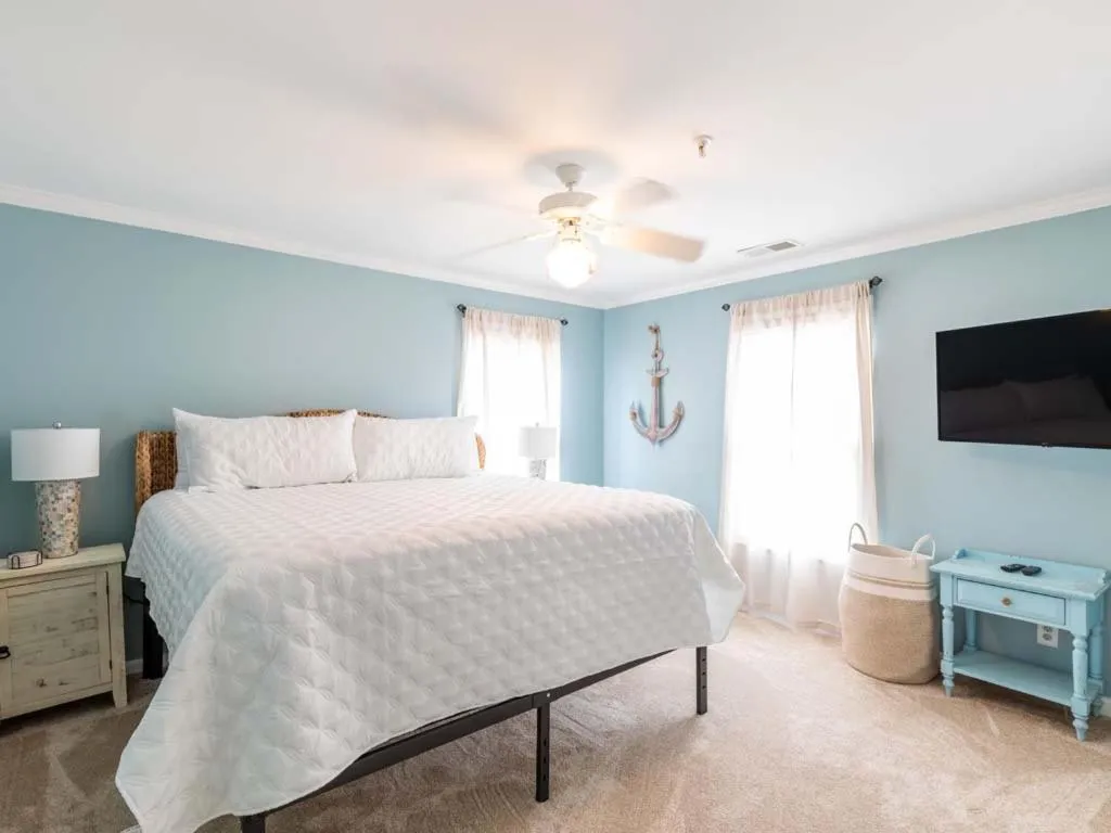 Bed in Dolphin Watch 4