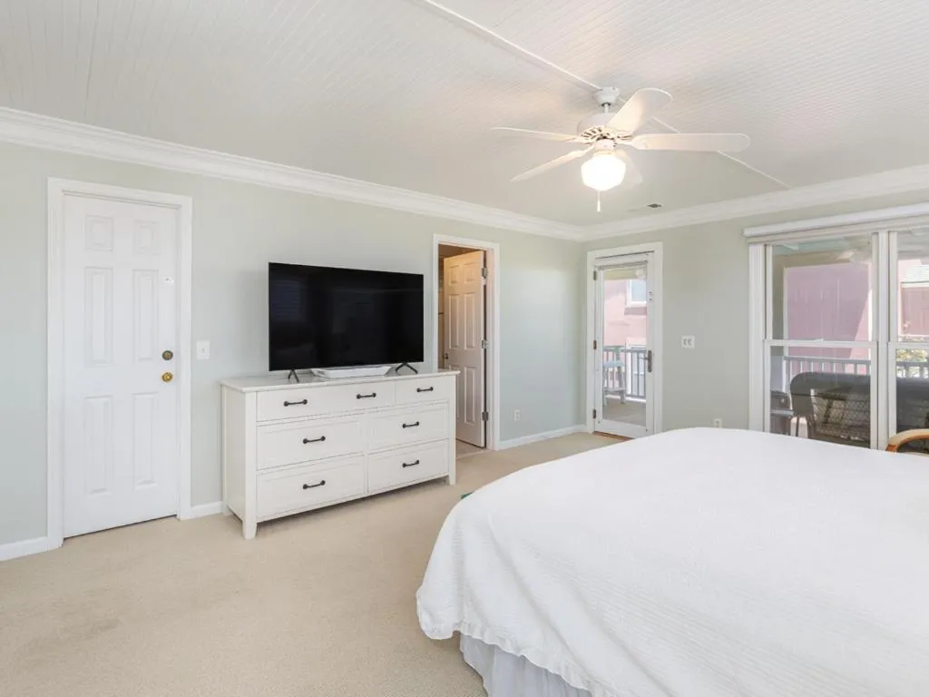 Bed in Once Upon A Tide