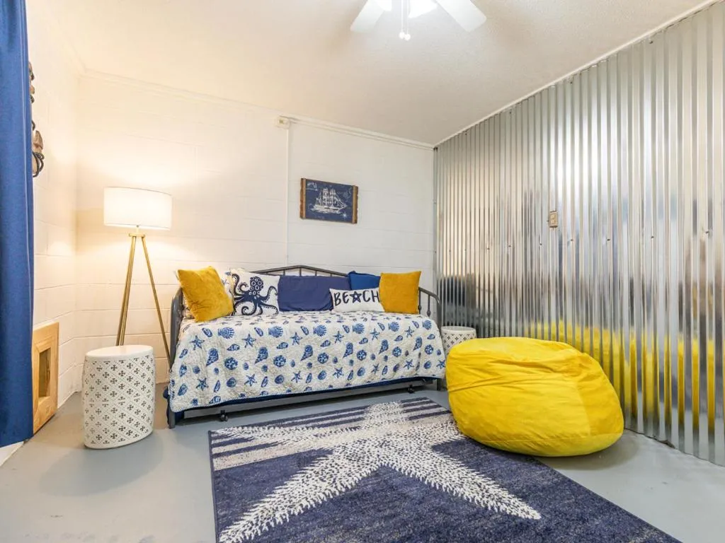 Bed in Castaway Cottage