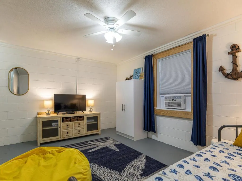 Bed in Castaway Cottage