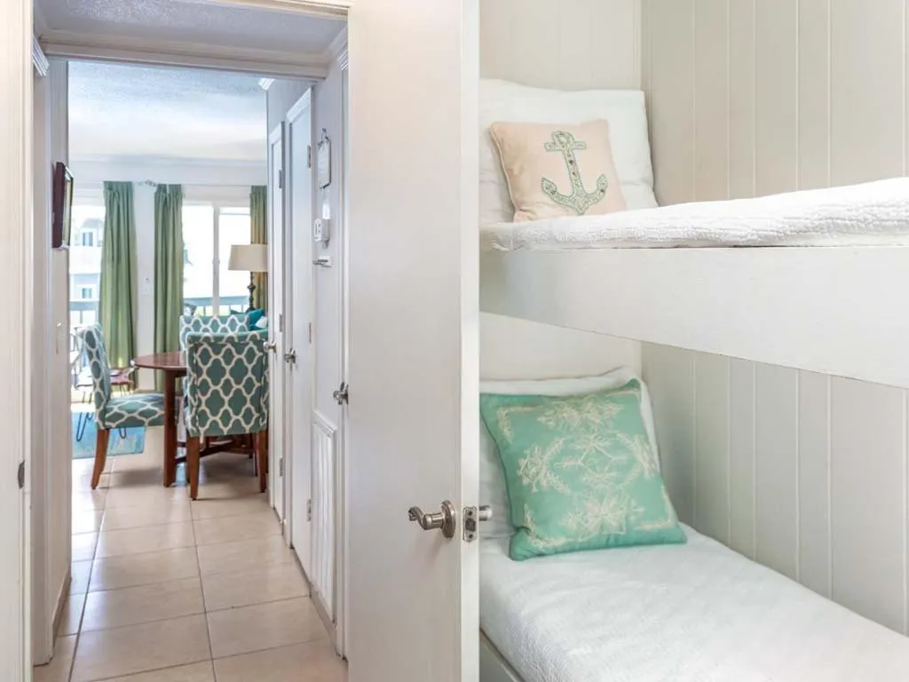 Bed in Beach Racquet B304