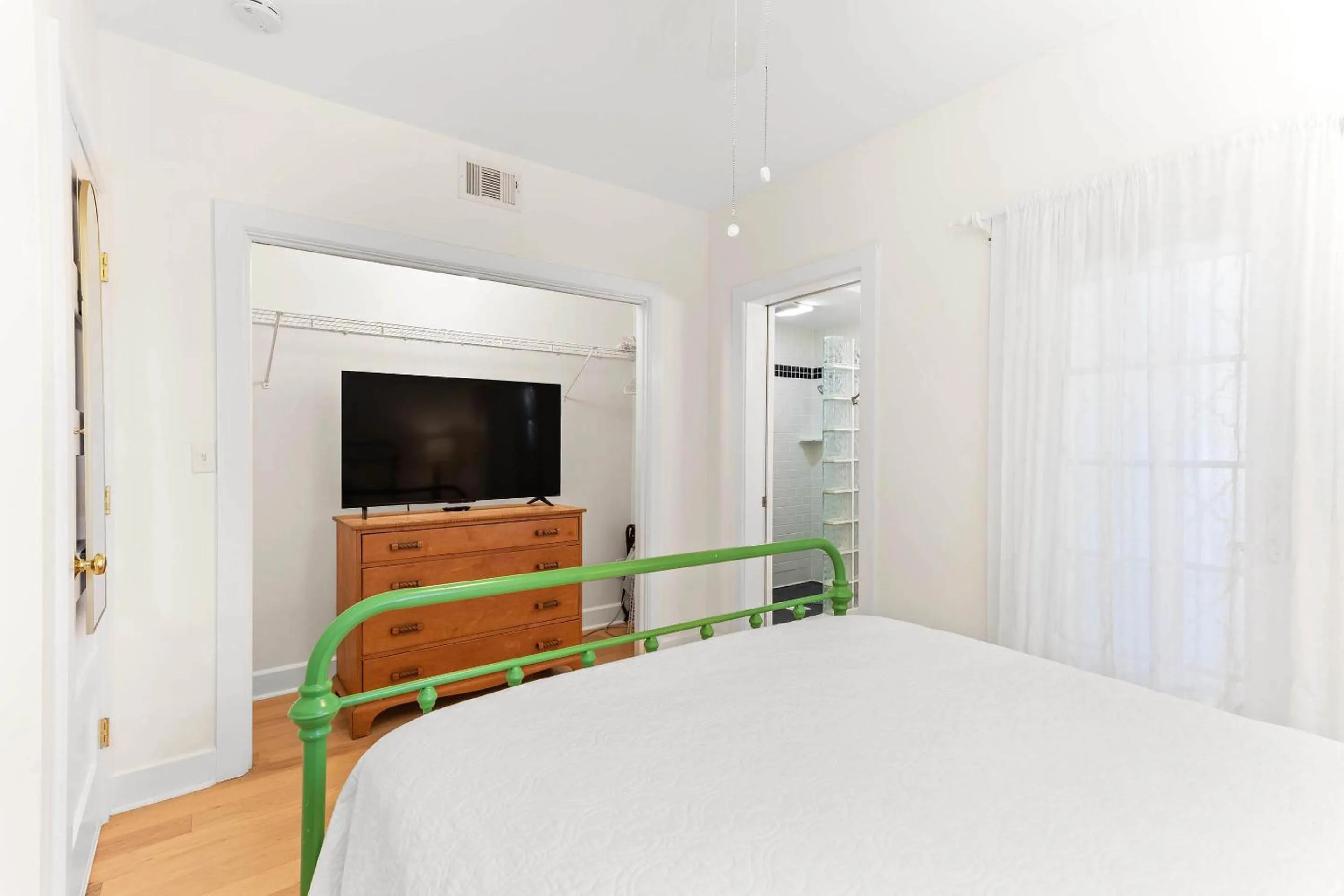 Bed in Caretta Cottage