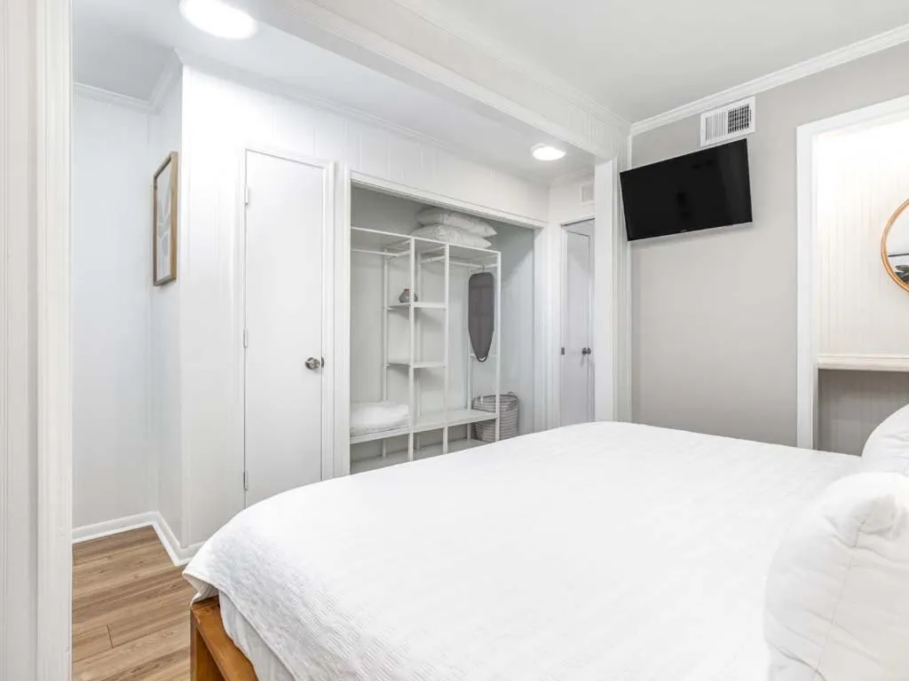 Bed in Beach Racquet B109