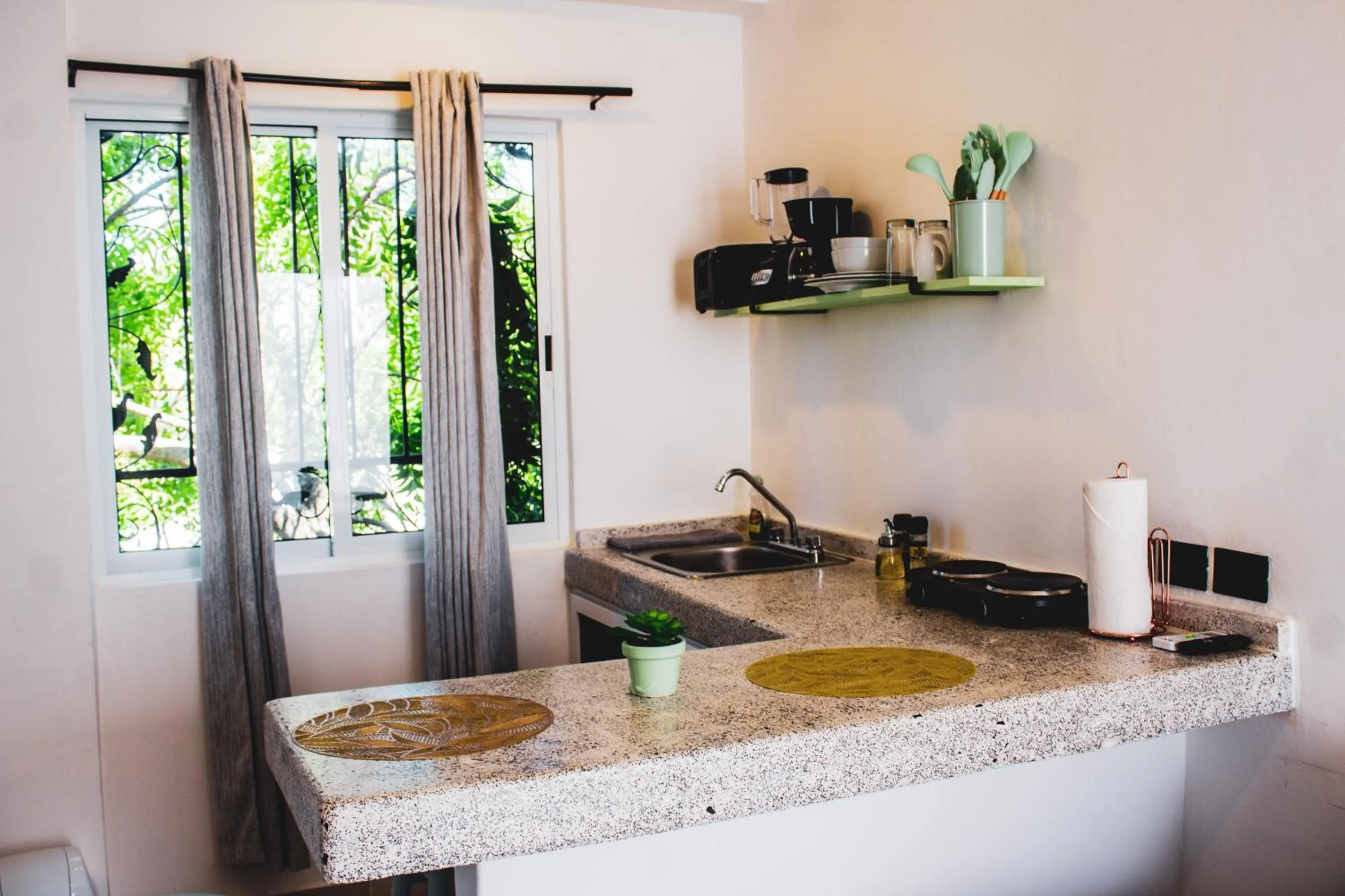 Dining area in La Quinta Caribeña