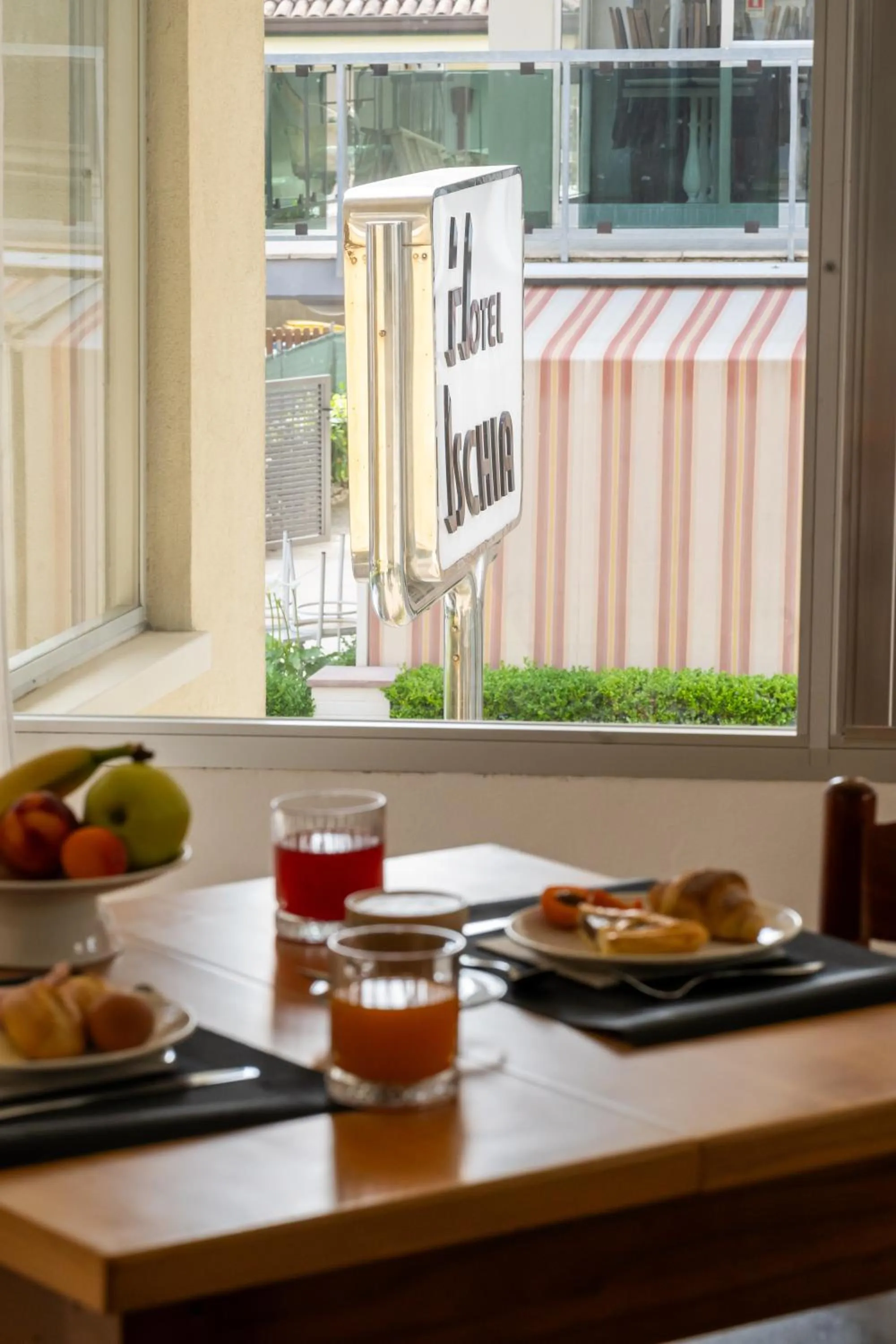 Restaurant/places to eat in Hotel Ischia