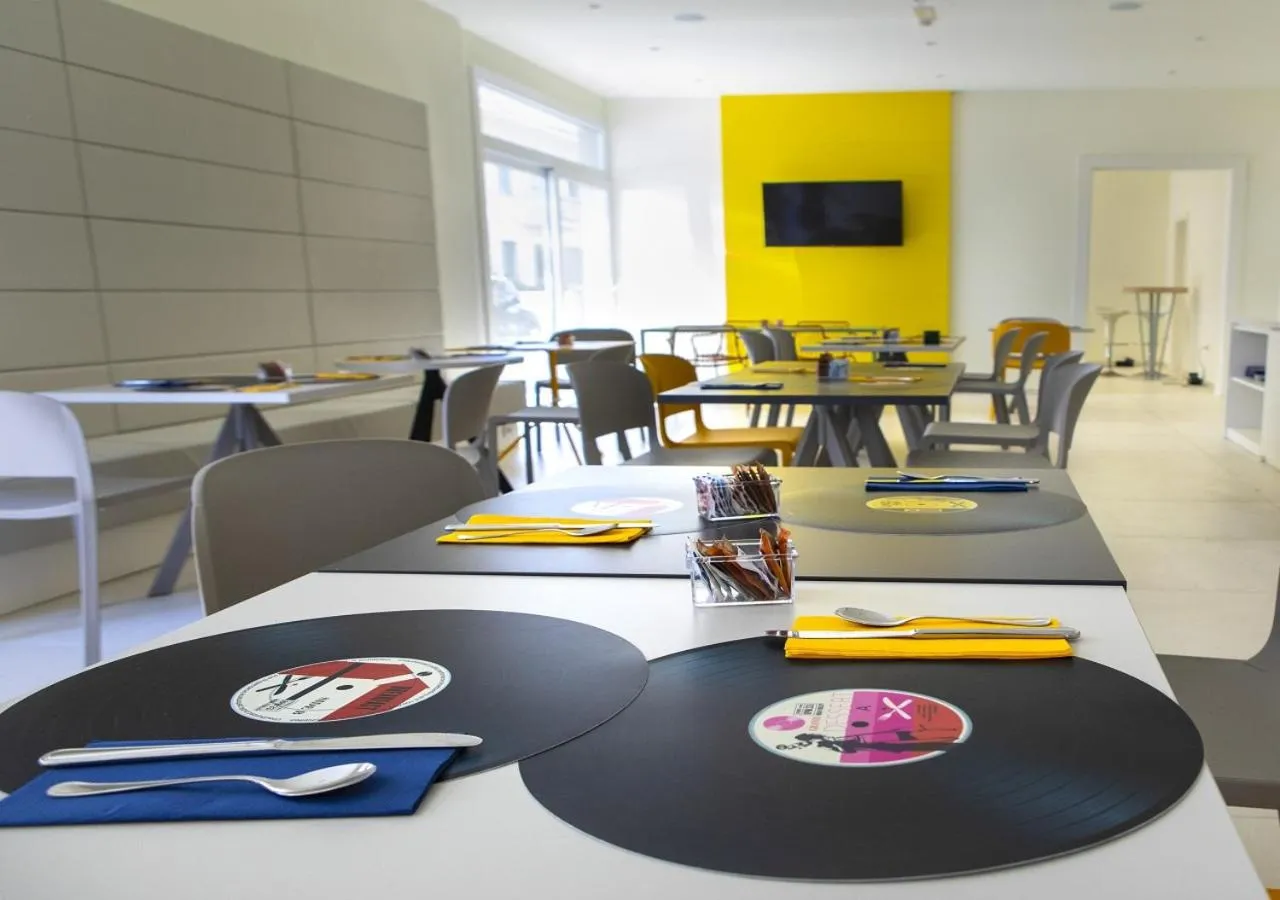 Restaurant/places to eat in Hotel Trevi