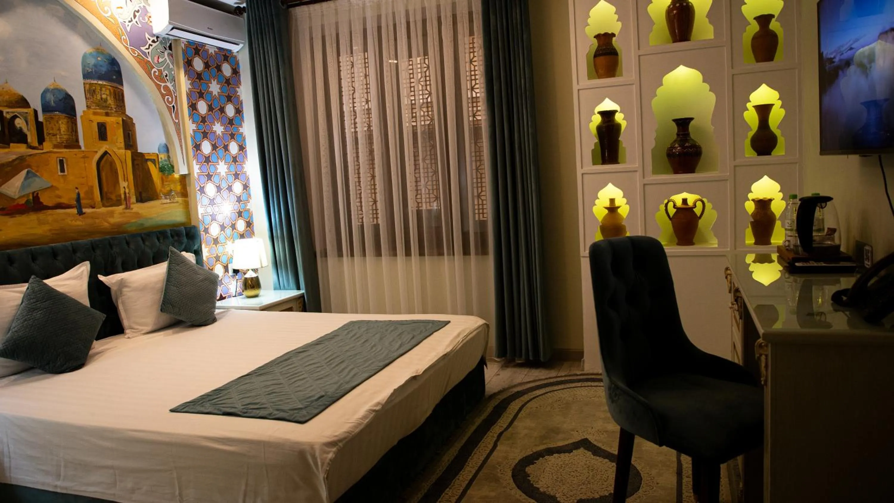 Bed in Gur Emir Palace boutique hotel