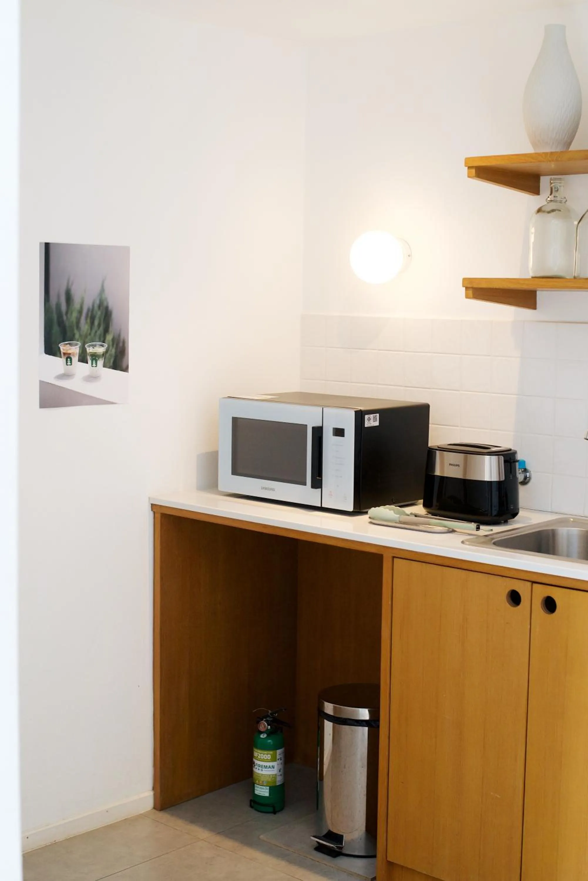 Restaurant/places to eat in Evergreen Cafe and Hotel