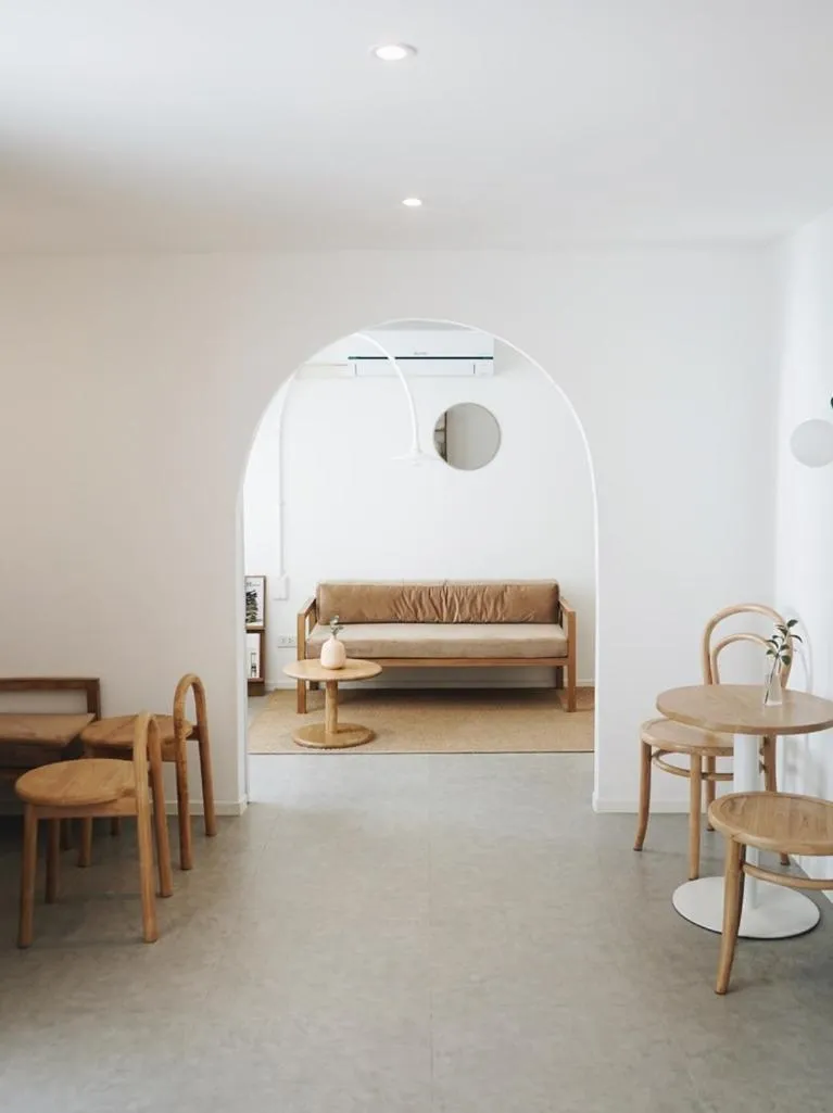 Restaurant/places to eat in Evergreen Cafe and Hotel