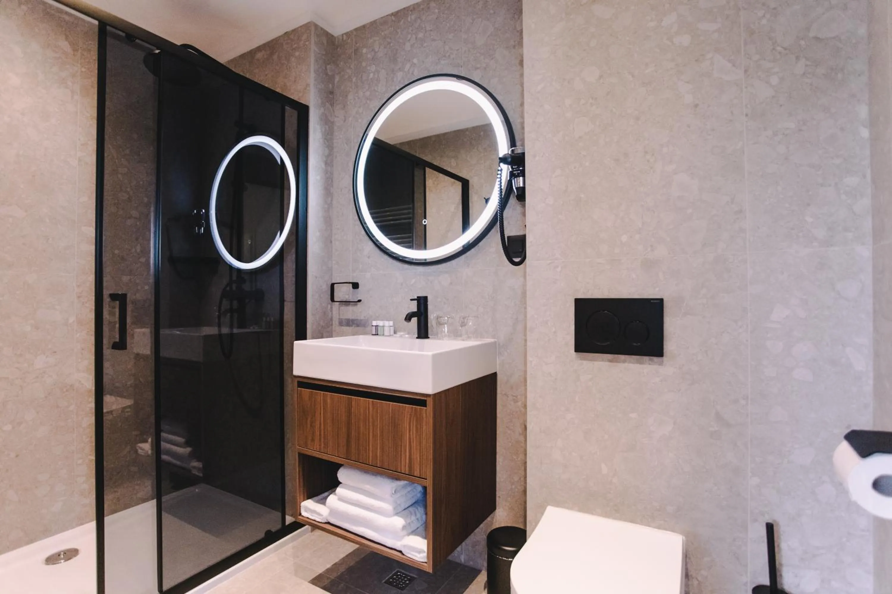 Bathroom in Hotel Batuda