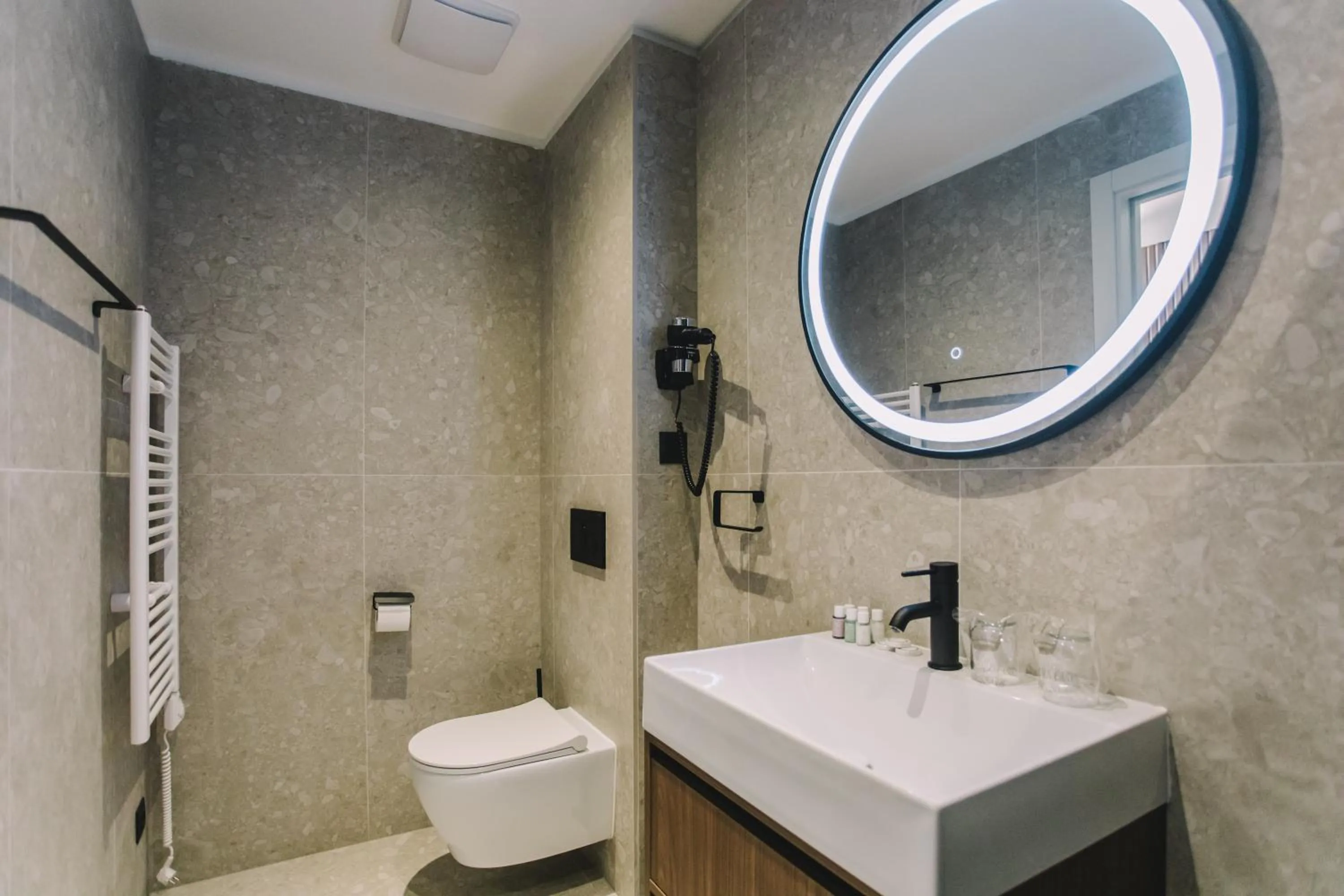 Shower in Hotel Batuda