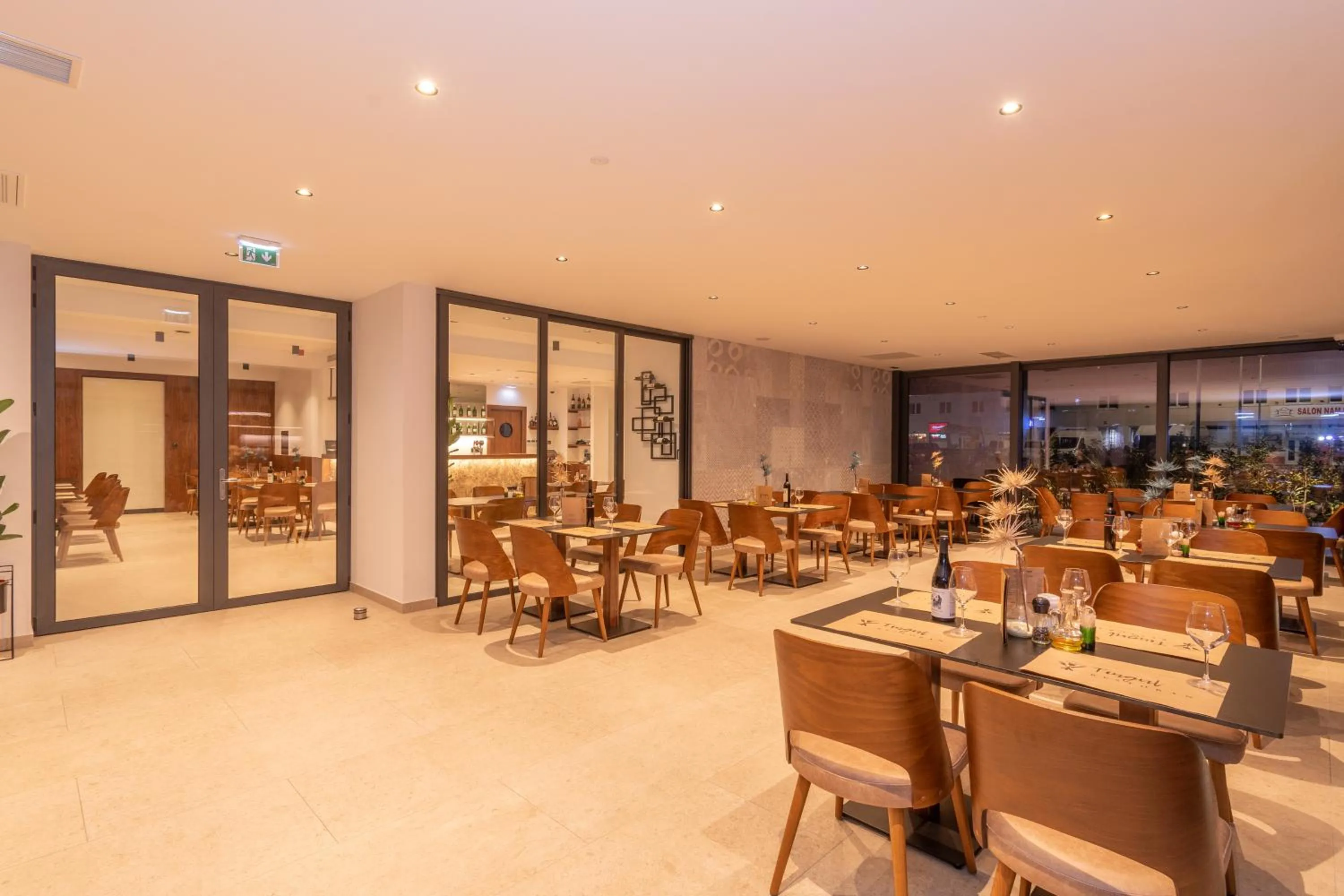 Restaurant/places to eat in Hotel Batuda