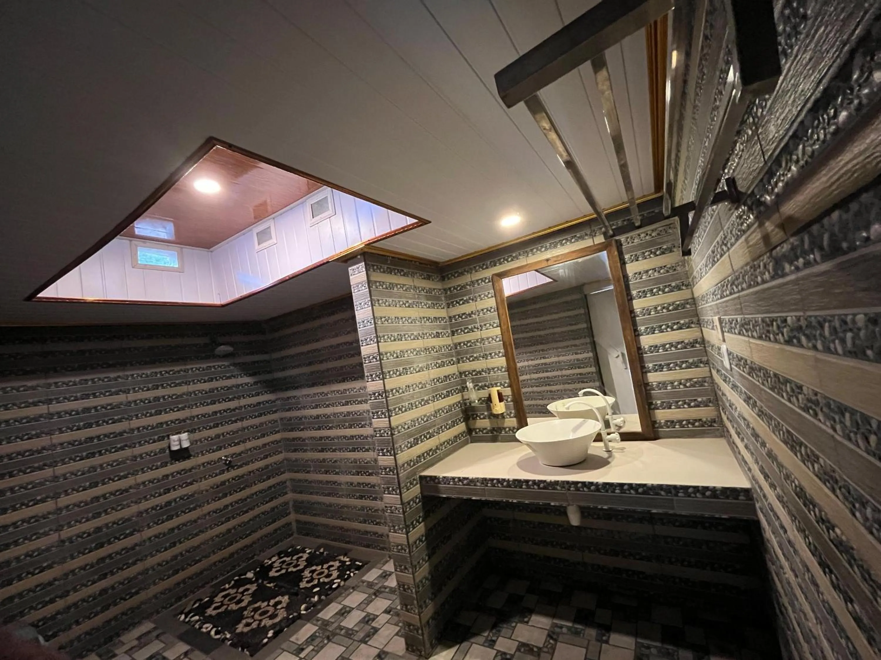 Shower in Coral Beach Seaside