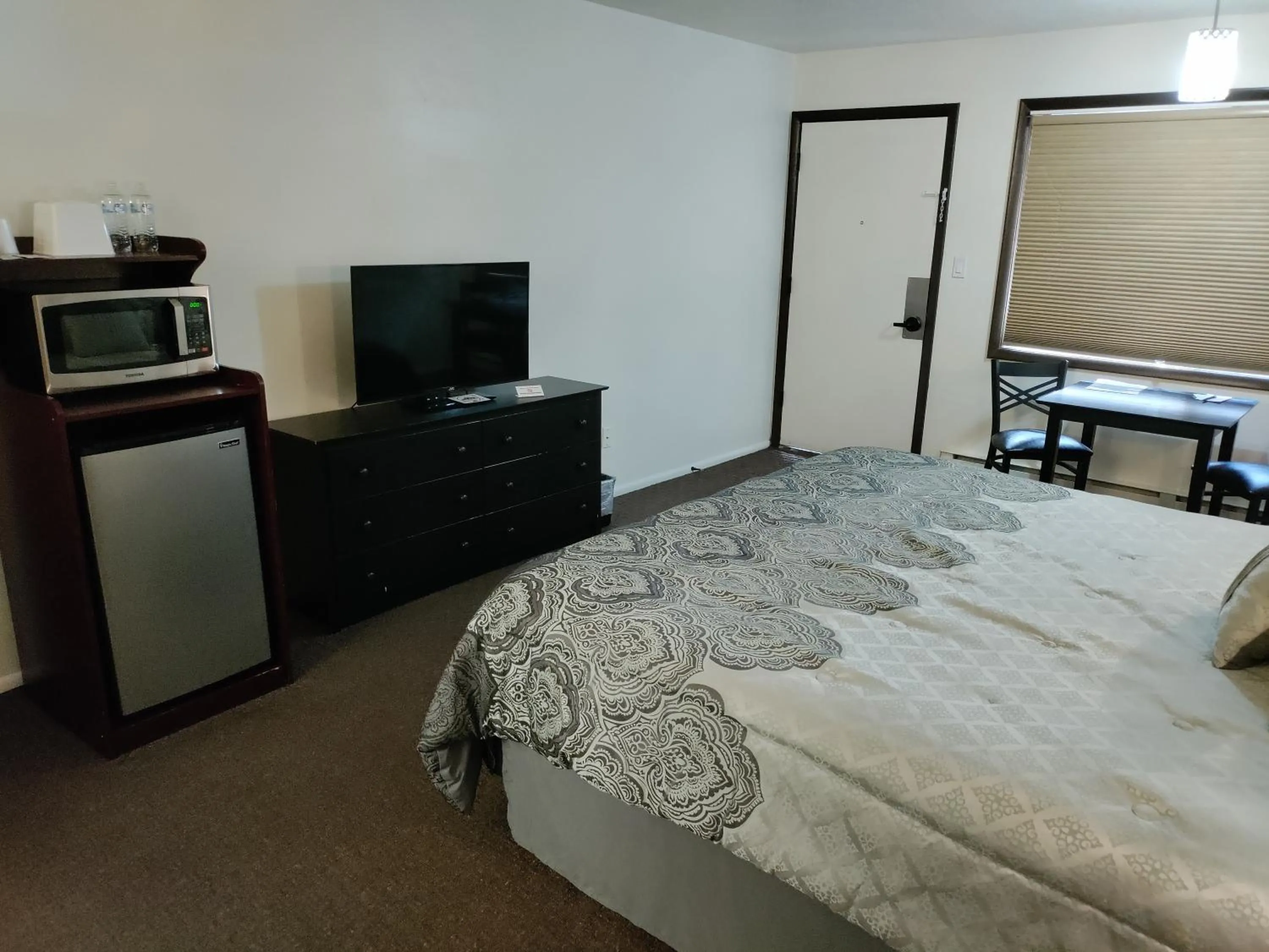 TV and multimedia, Bed in High Desert Inn