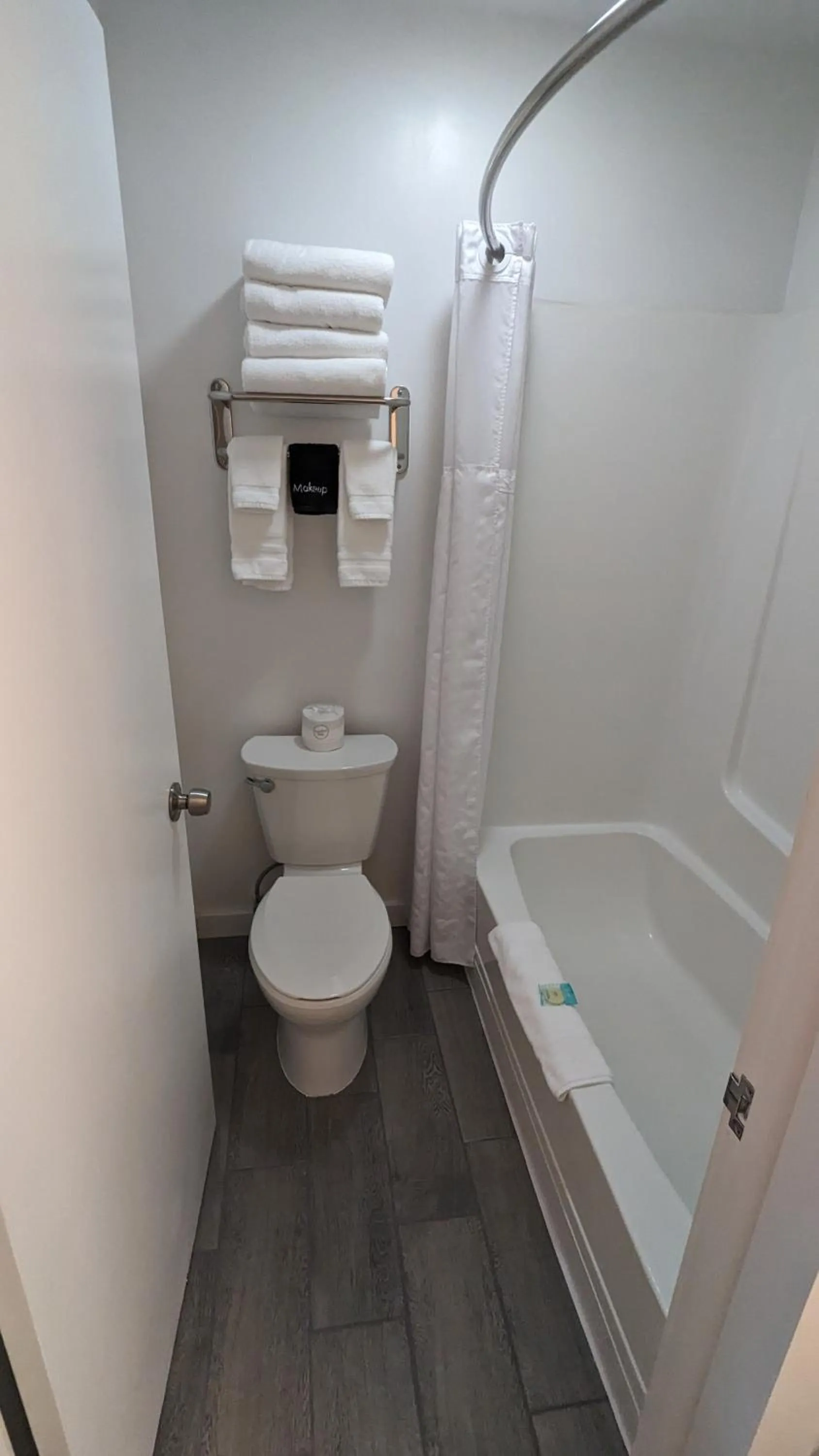 Bath in High Desert Inn