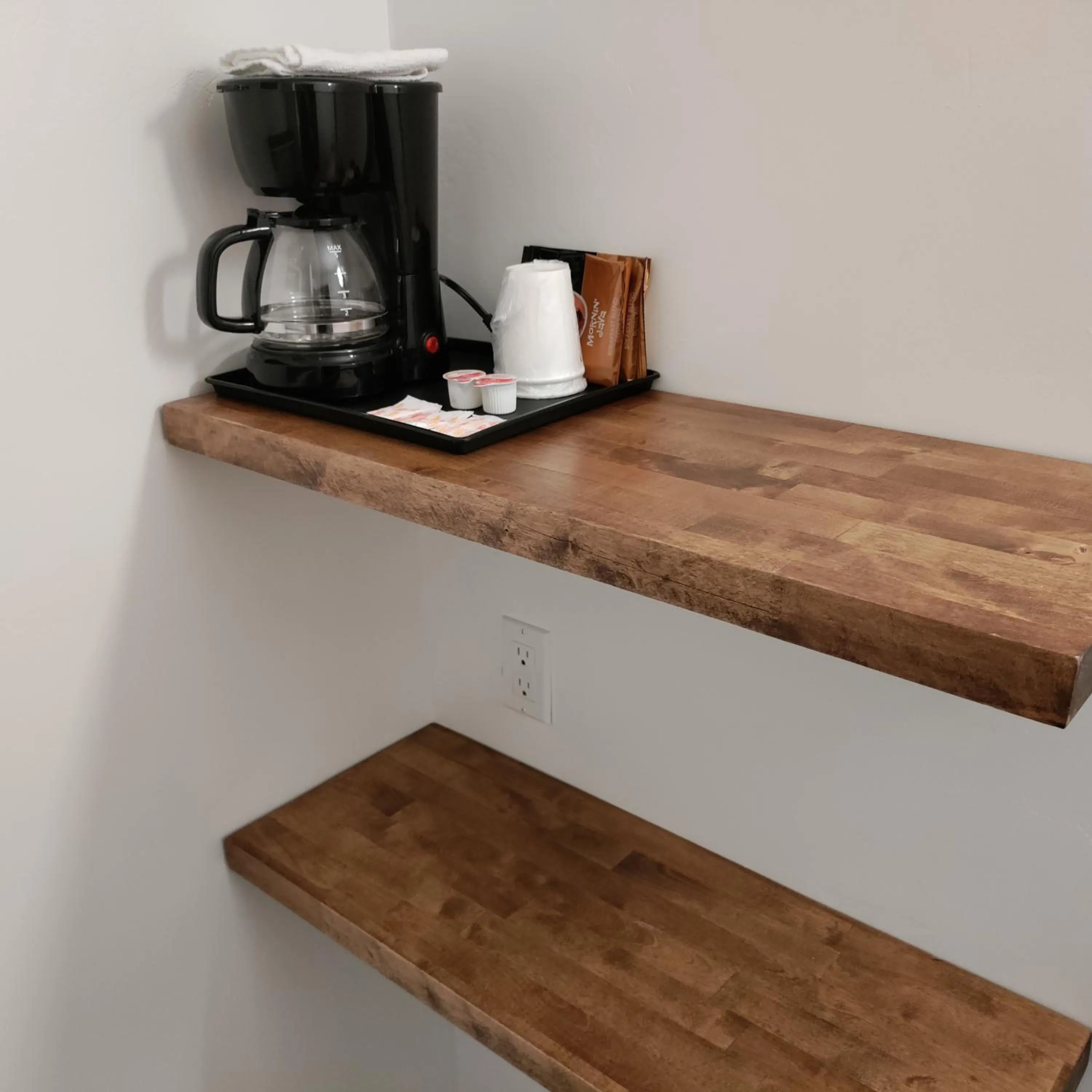 Coffee/tea facilities in High Desert Inn