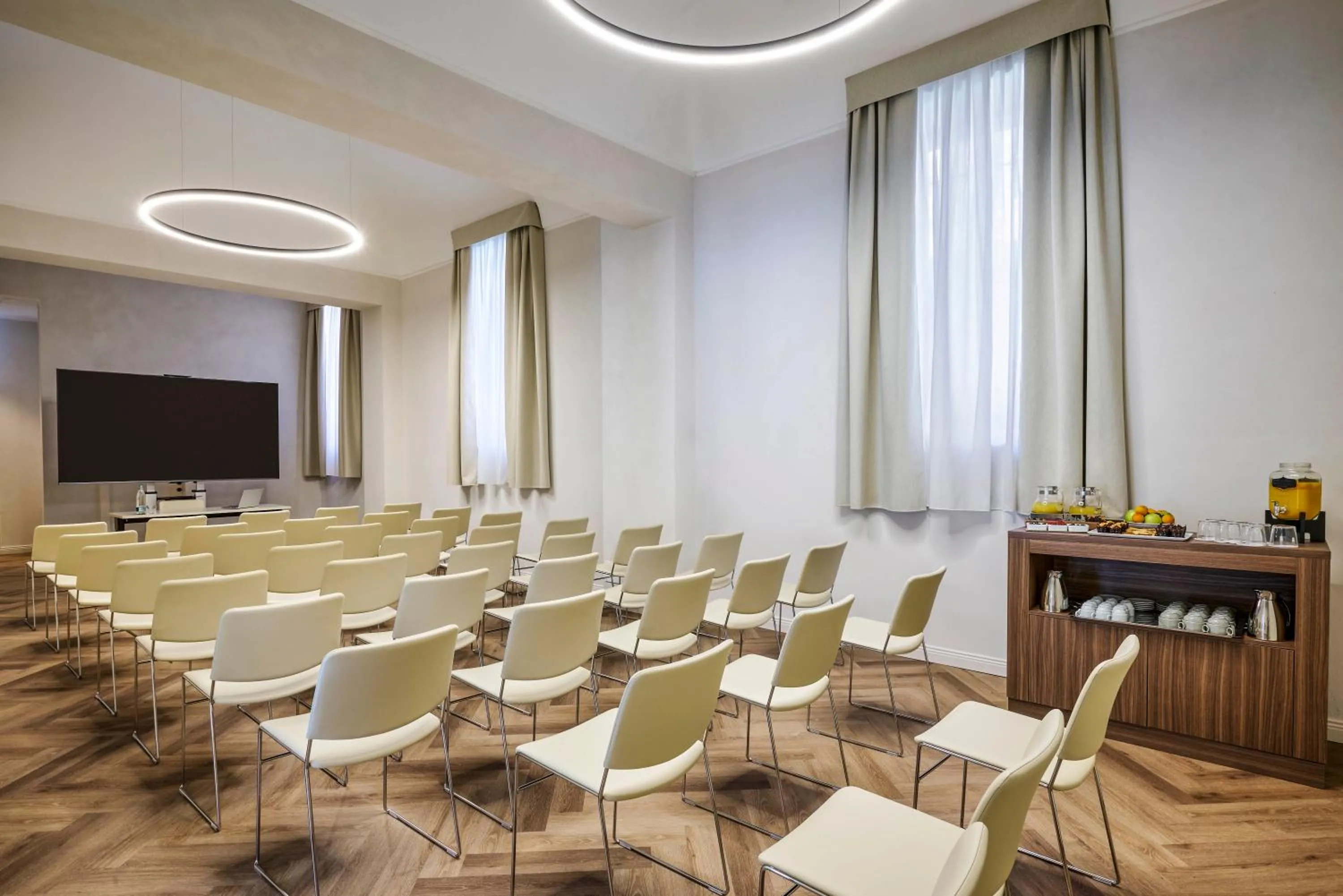 Meeting/conference room in Hotel Giacomo Morra Alba - Handwritten Collection