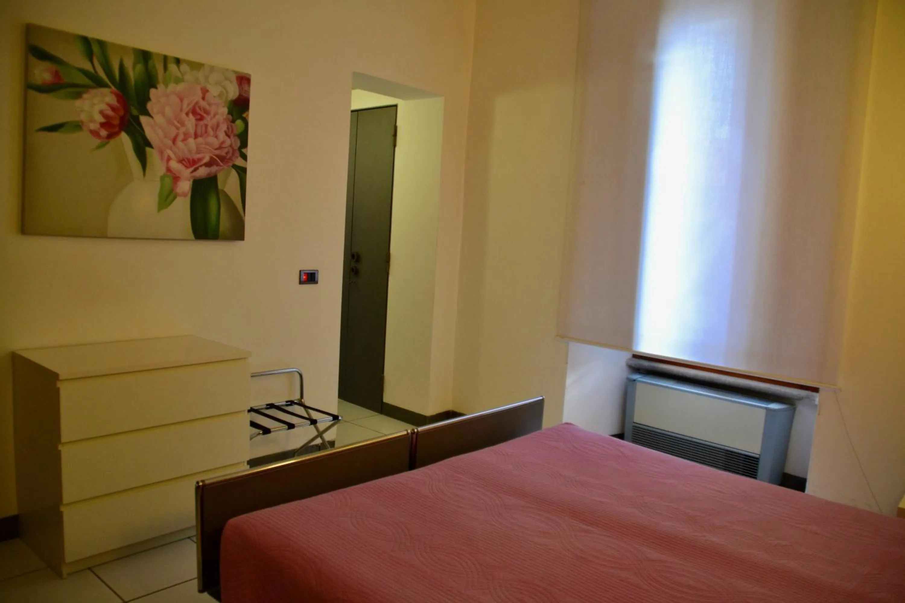 Bathroom, Bed in Hotel Italia