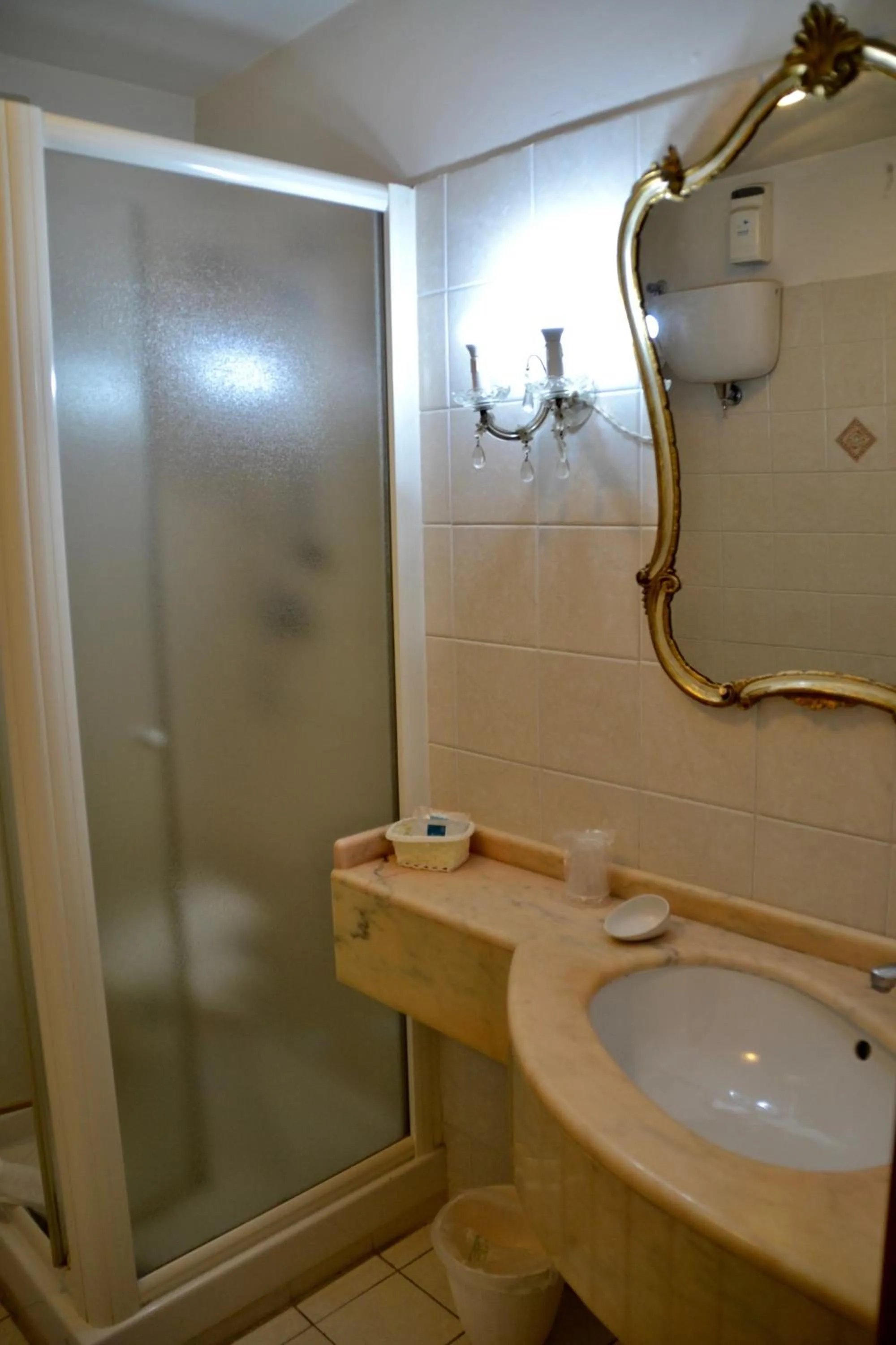 Shower in Hotel Italia