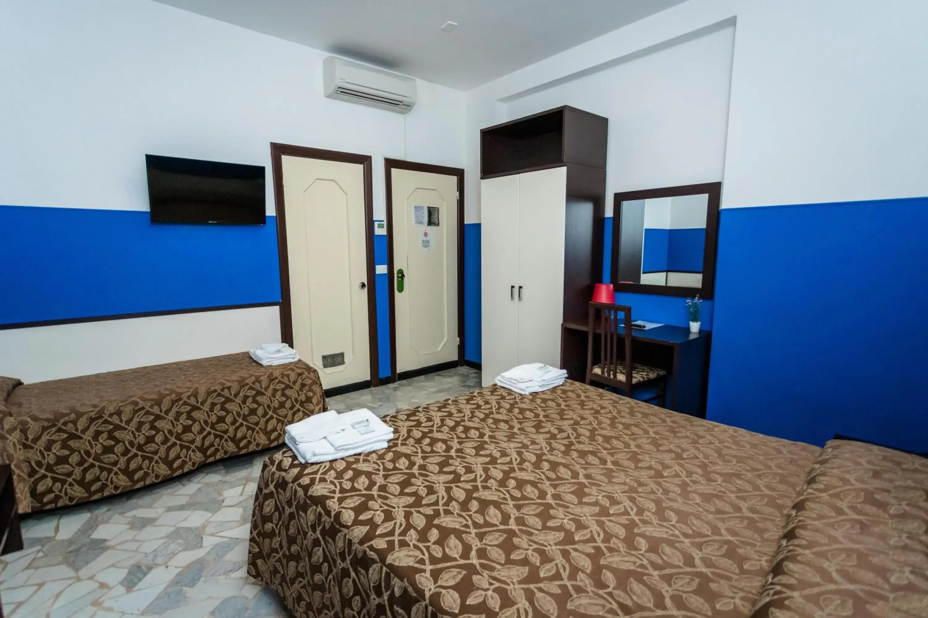 Triple Room in Mini Hotel Triple Room in Mini Hotel