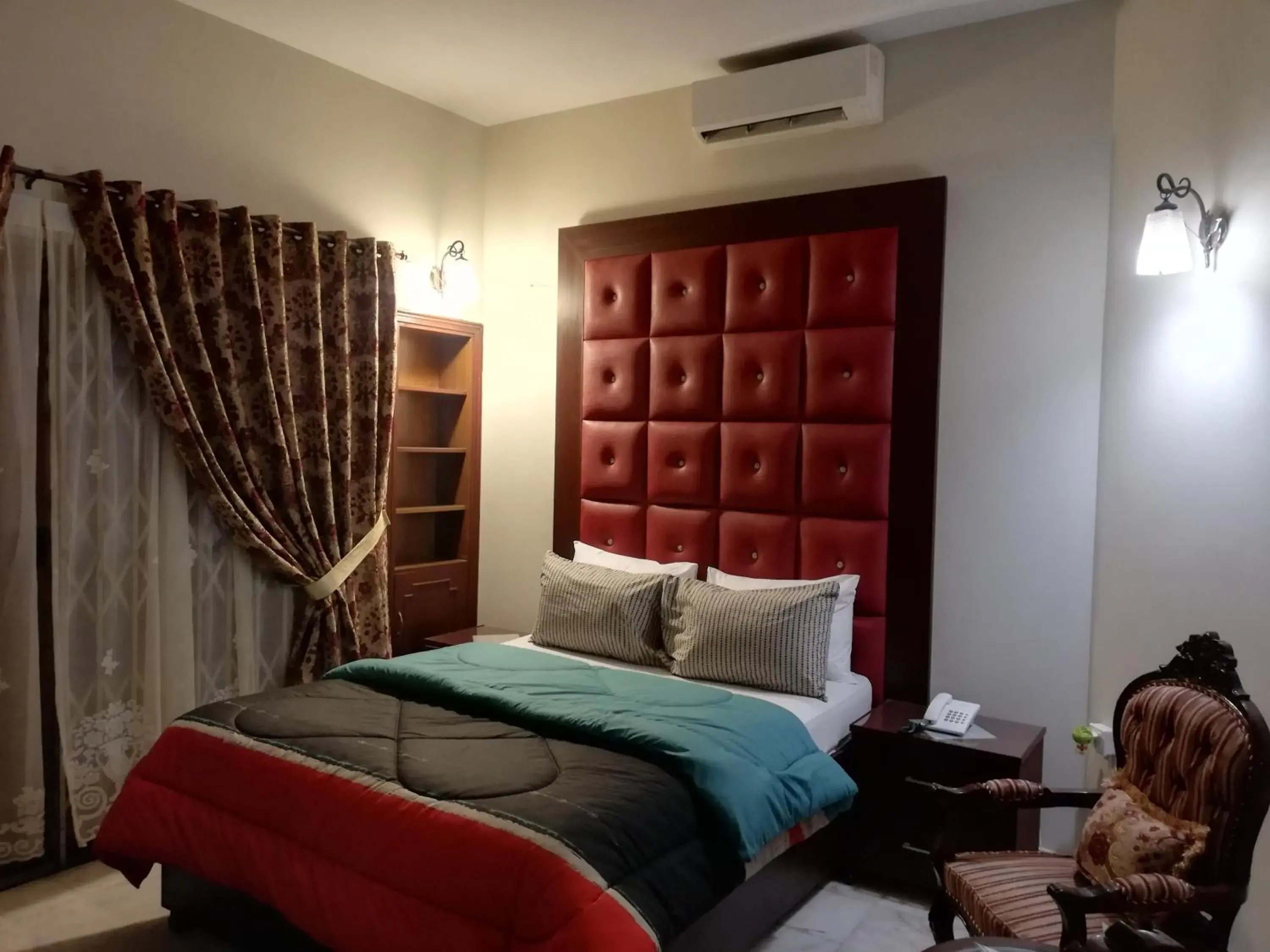 Deluxe Queen Room - single occupancy in Hotel island Clifton Deluxe Queen Room - single occupancy in Hotel island Clifton