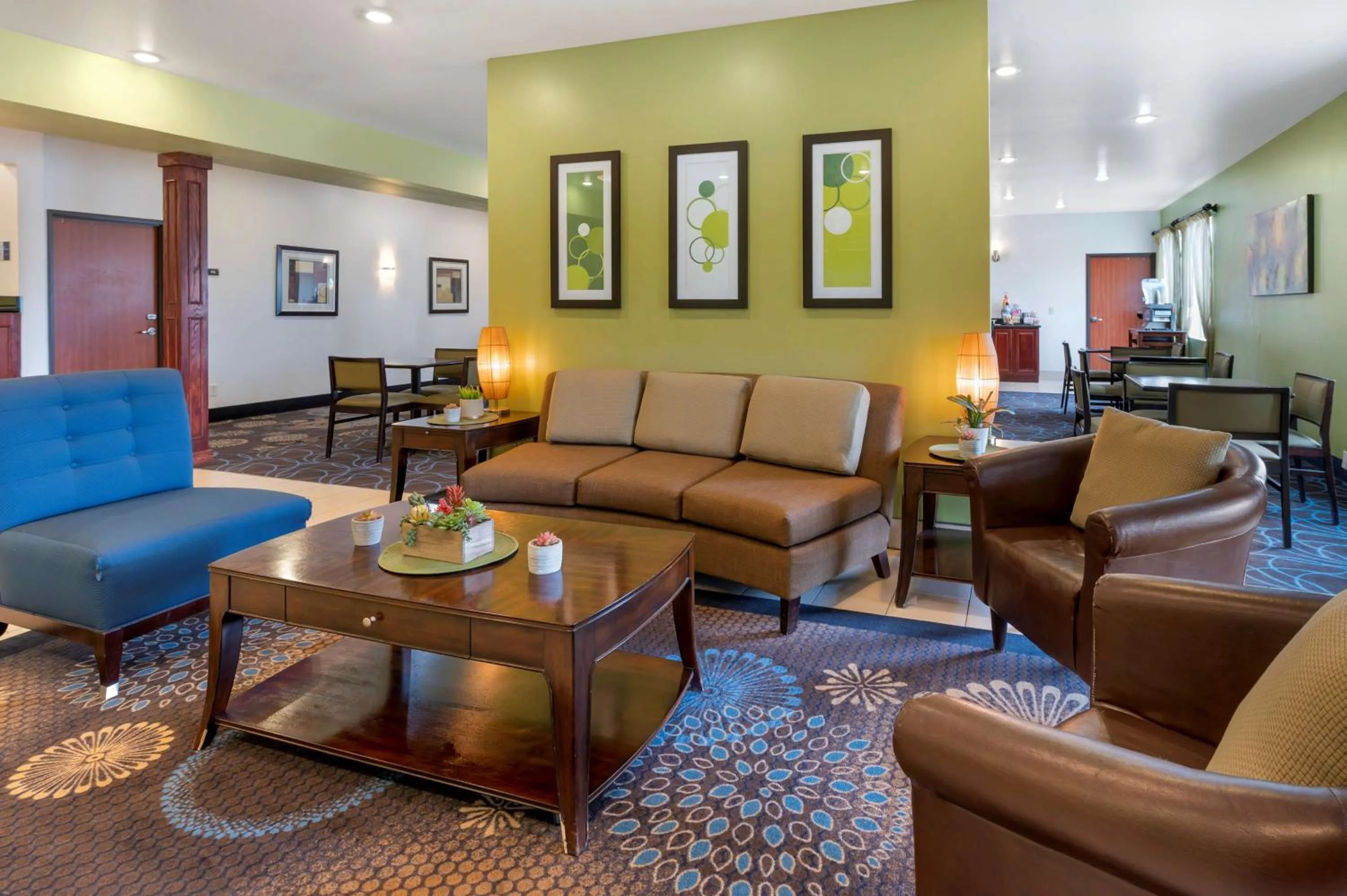 Lobby or reception in Best Western Plus Covered Bridge Inn